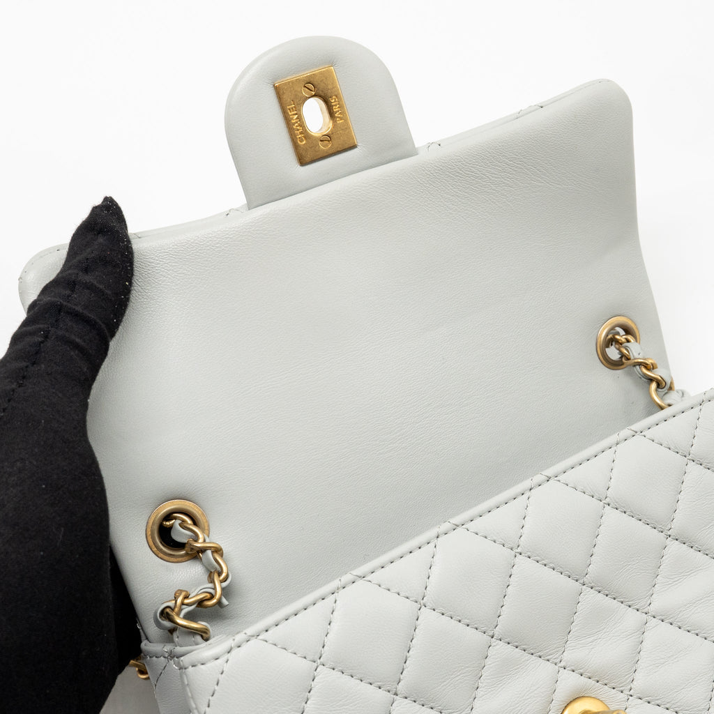 chanel-pearl-crush-mini-rectangular-flap-bag-lambskin-grey-ghwmicrochip