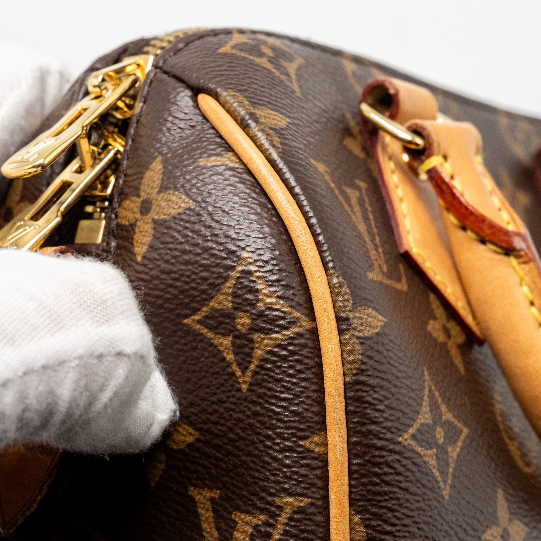 louis-vuitton-speedy-bandouliere-20-monogram-canvas-black-strap-ghw