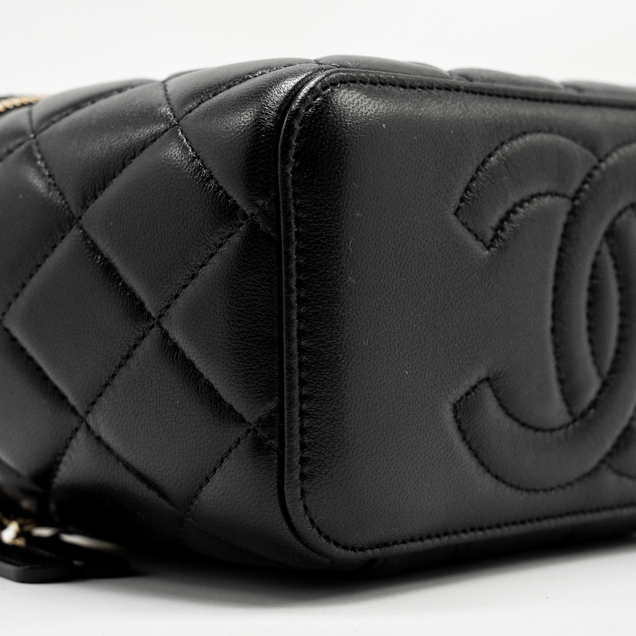 chanel-pearl-crush-long-vanity-case-lambskin-black-ghw-microchip-copy-1
