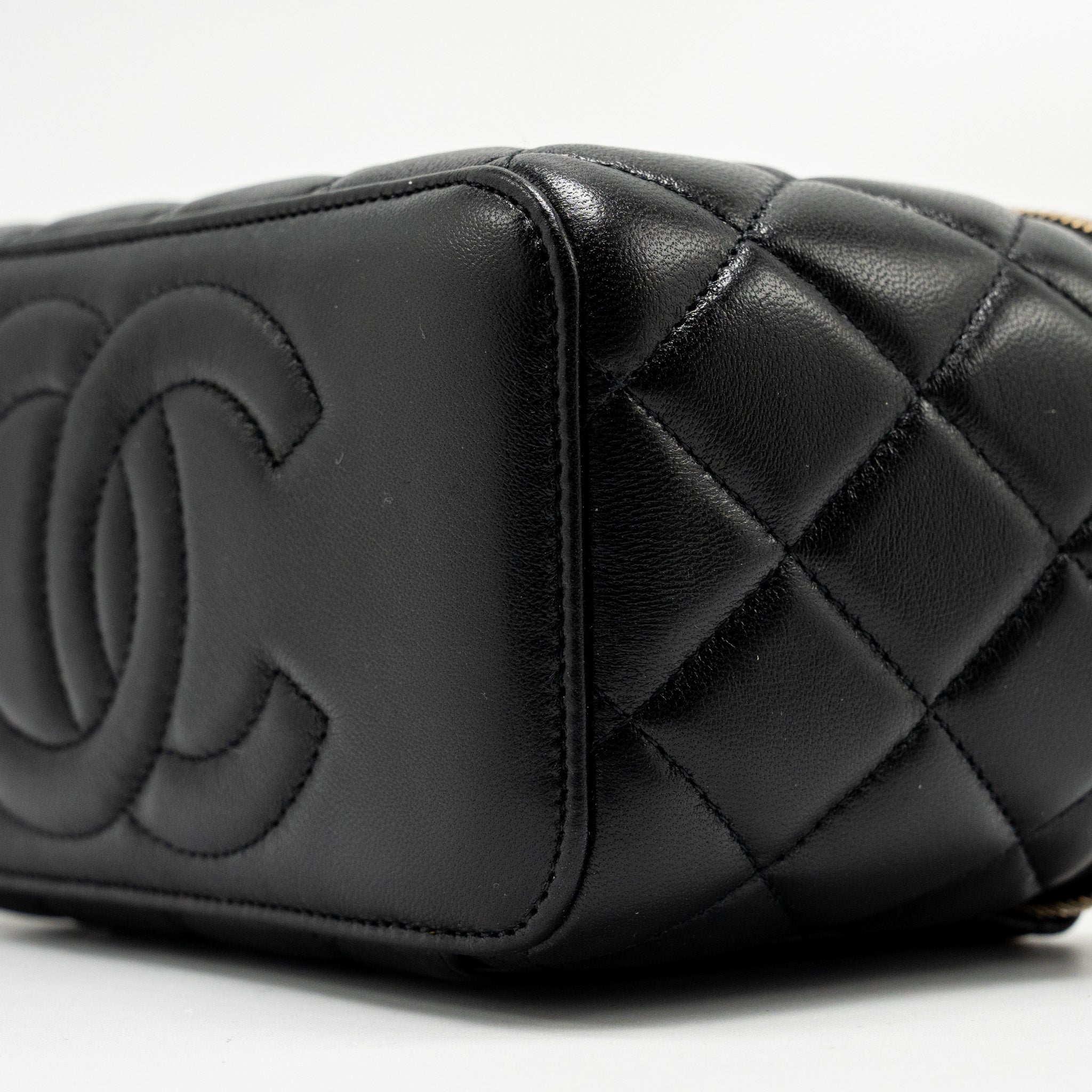 chanel-pearl-crush-long-vanity-case-lambskin-black-ghw-microchip-copy-1