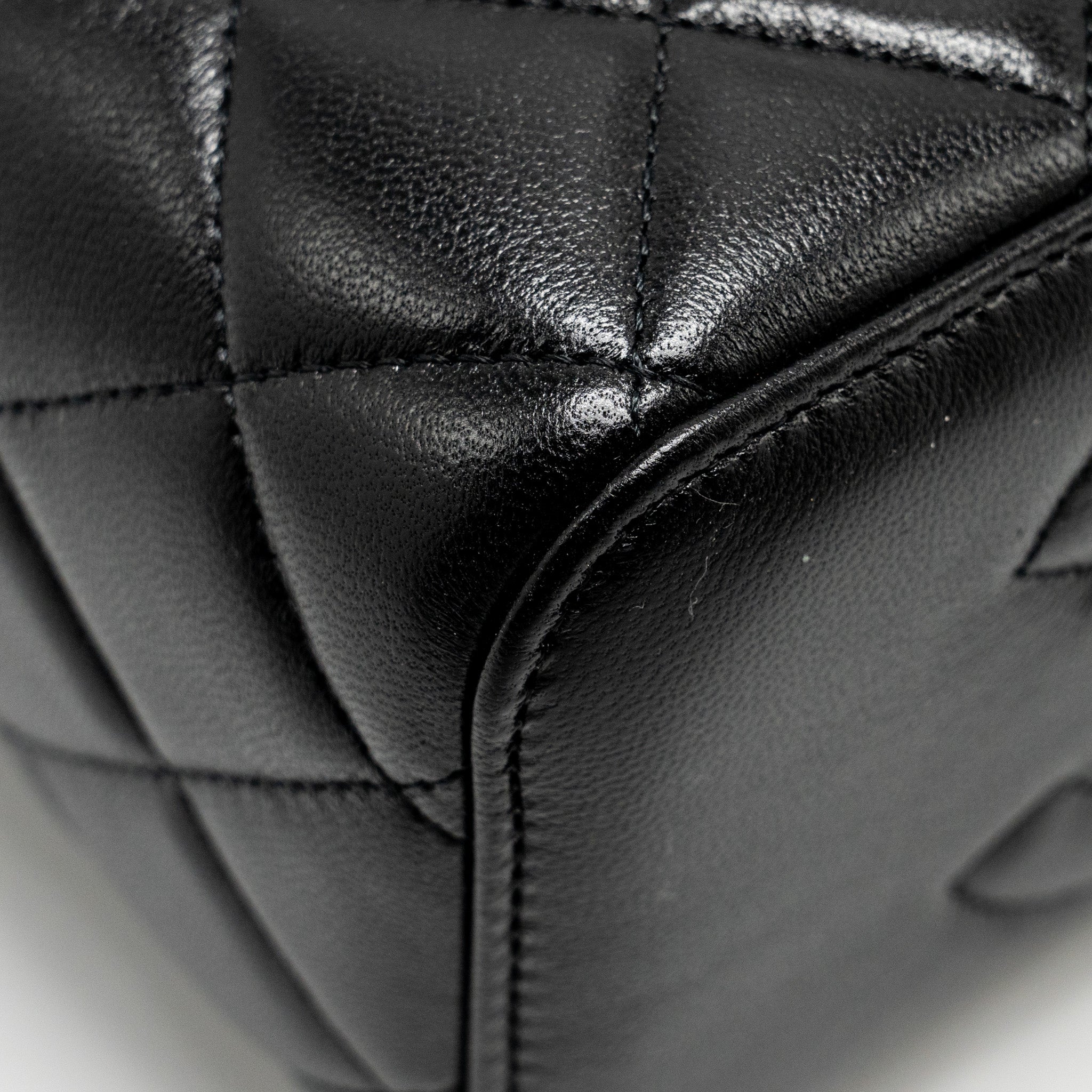 chanel-pearl-crush-long-vanity-case-lambskin-black-ghw-microchip-copy-1