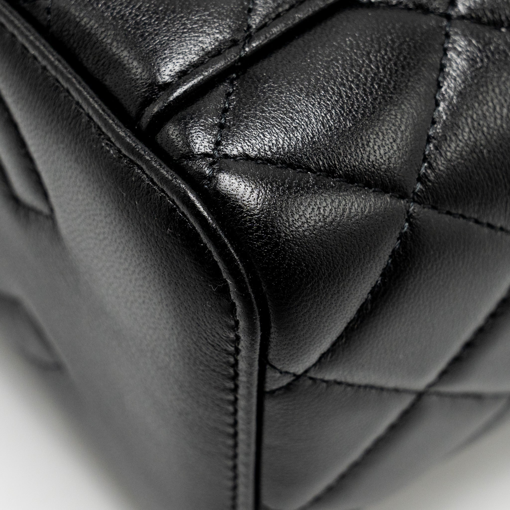 chanel-pearl-crush-long-vanity-case-lambskin-black-ghw-microchip-copy-1