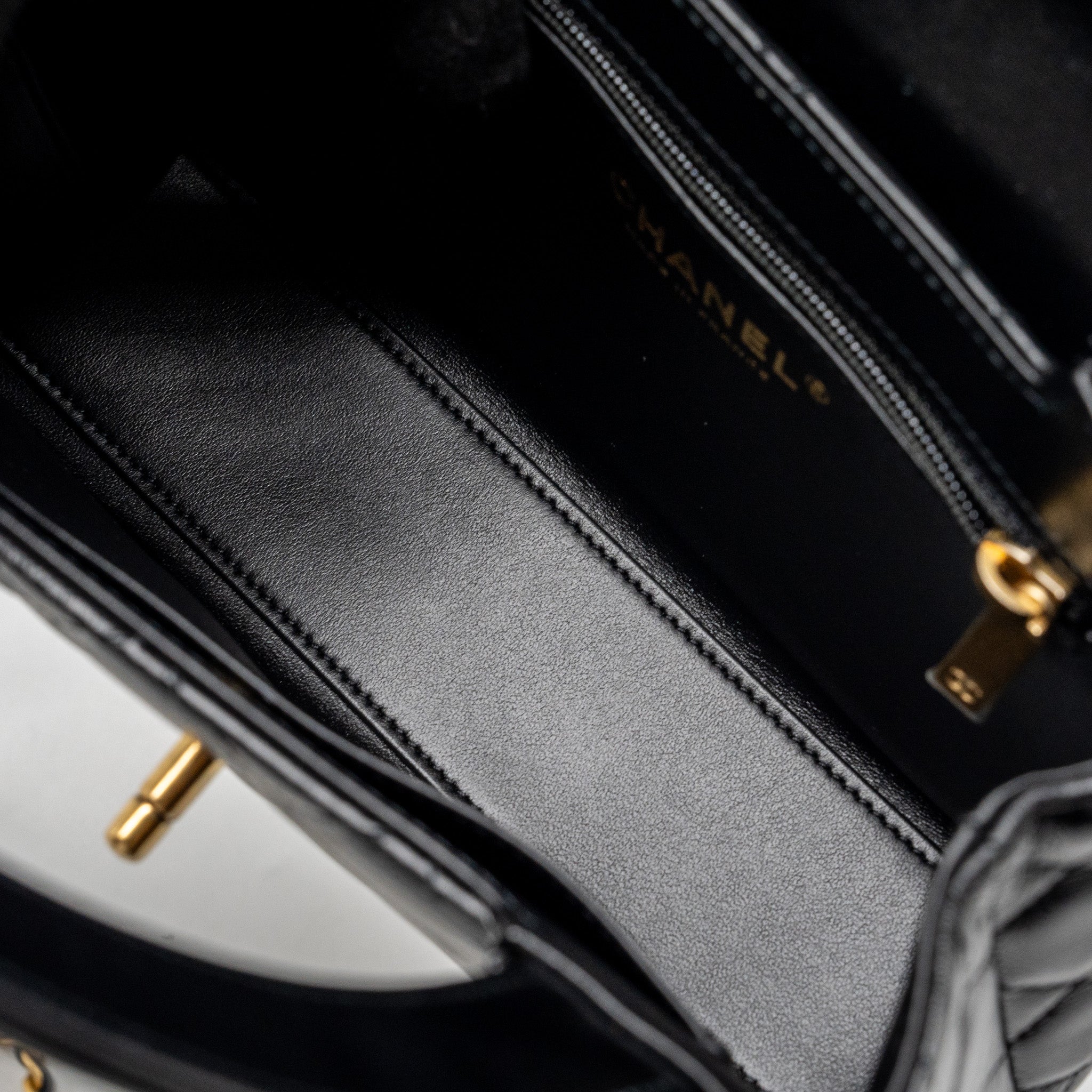 chanel-23k-kelly-bag-calfskin-black-ghw-microchip-2