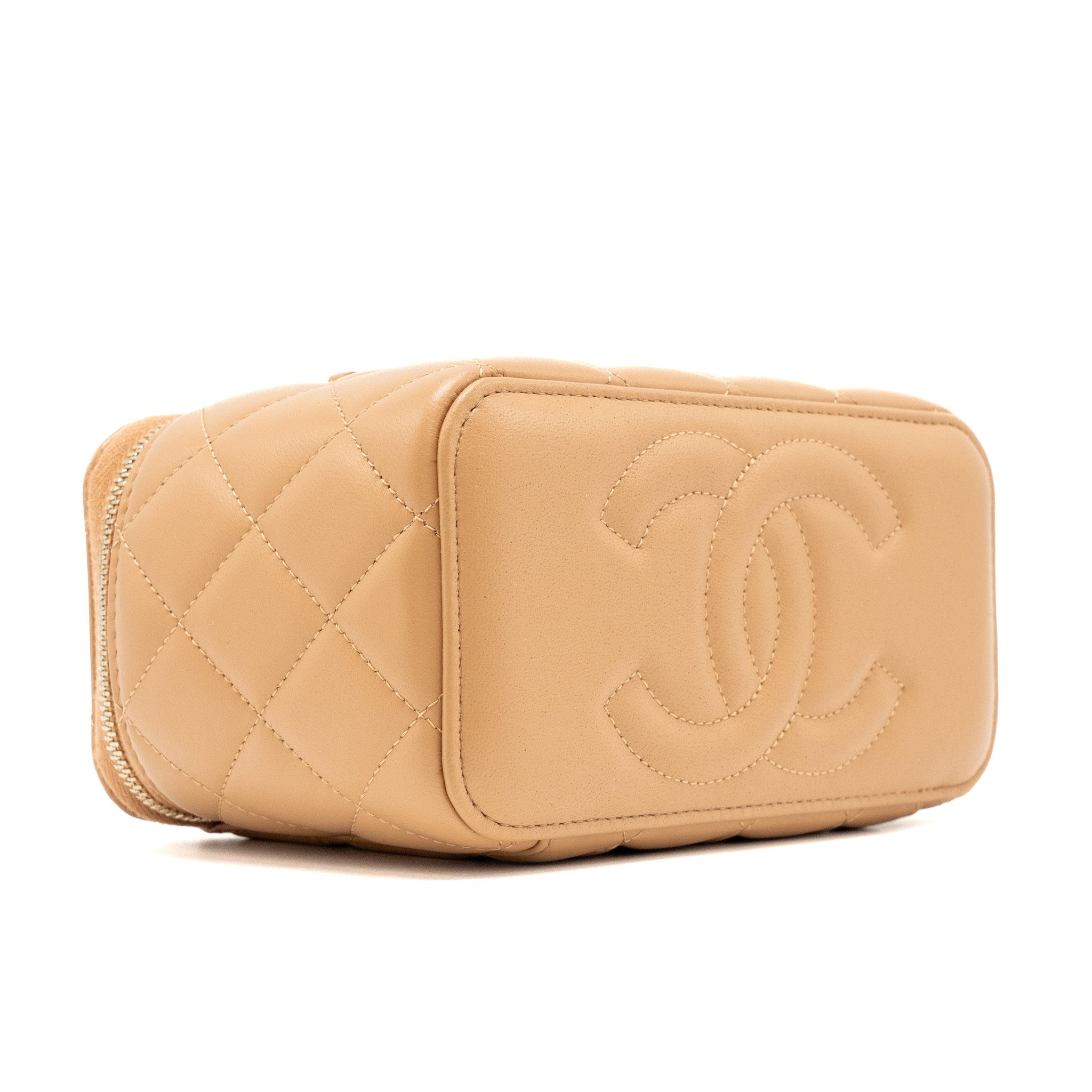 chanel-top-handle-long-vanity-case-with-chain-lambskin-caramel-lghwmicrochip