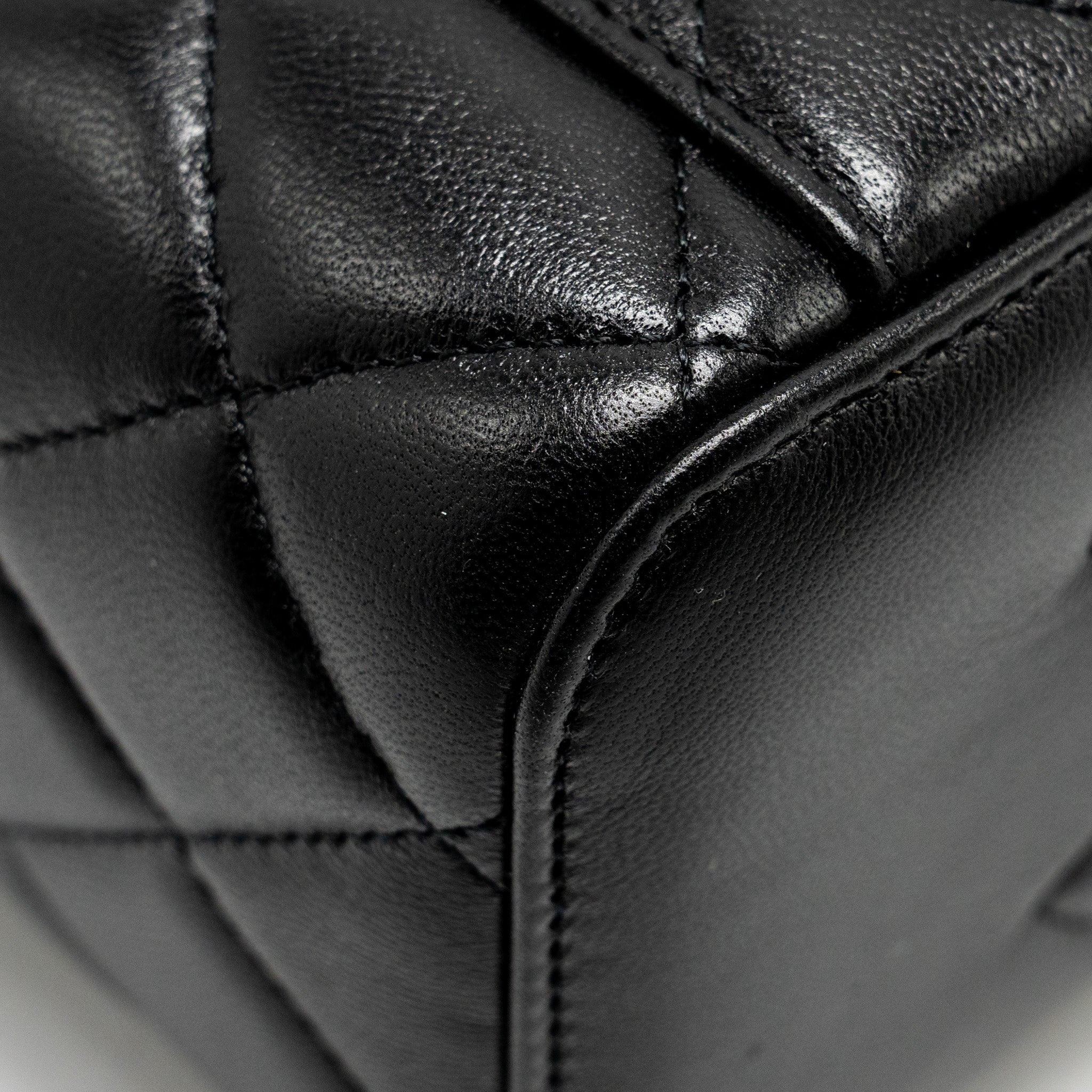 chanel-pearl-crush-long-vanity-case-lambskin-black-ghw-microchip-copy-1