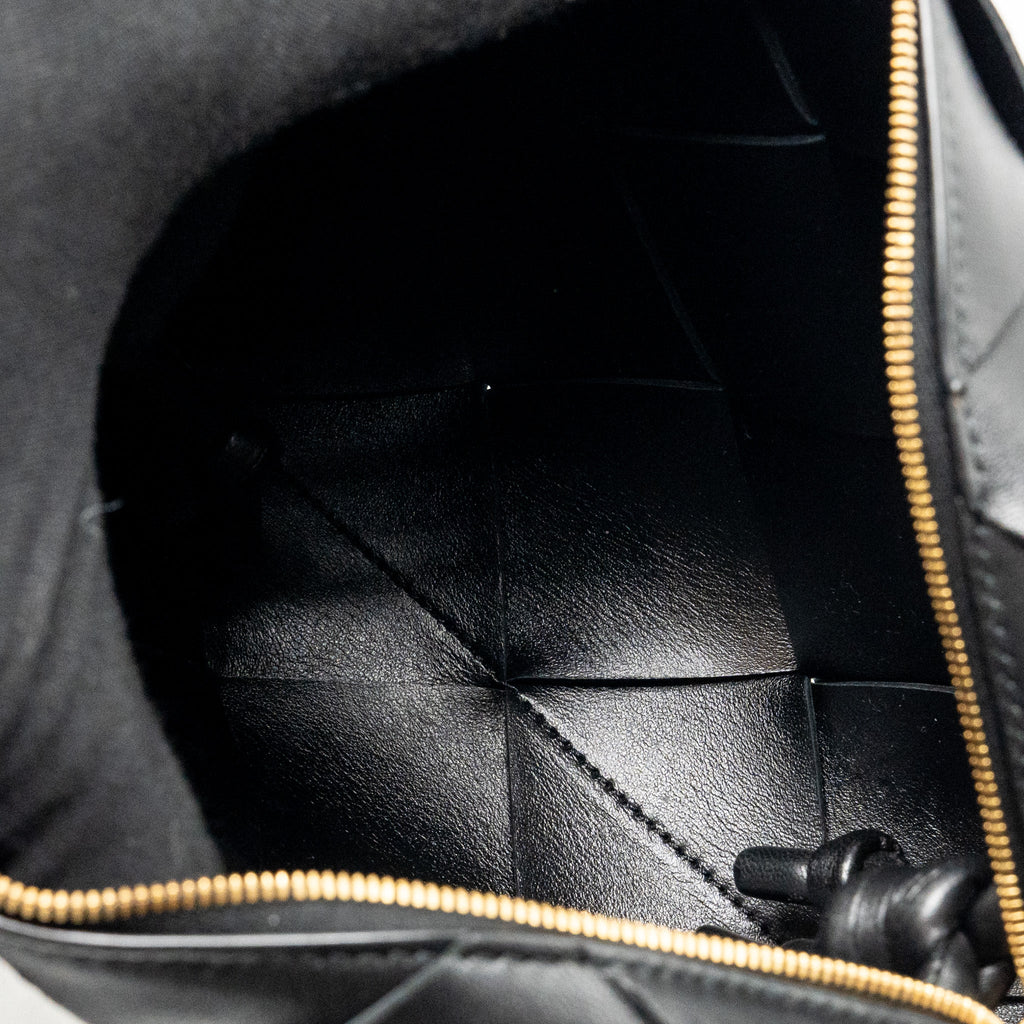 bottega-veneta-cassette-camera-bag-smooth-intreccio-leather-black-ghw