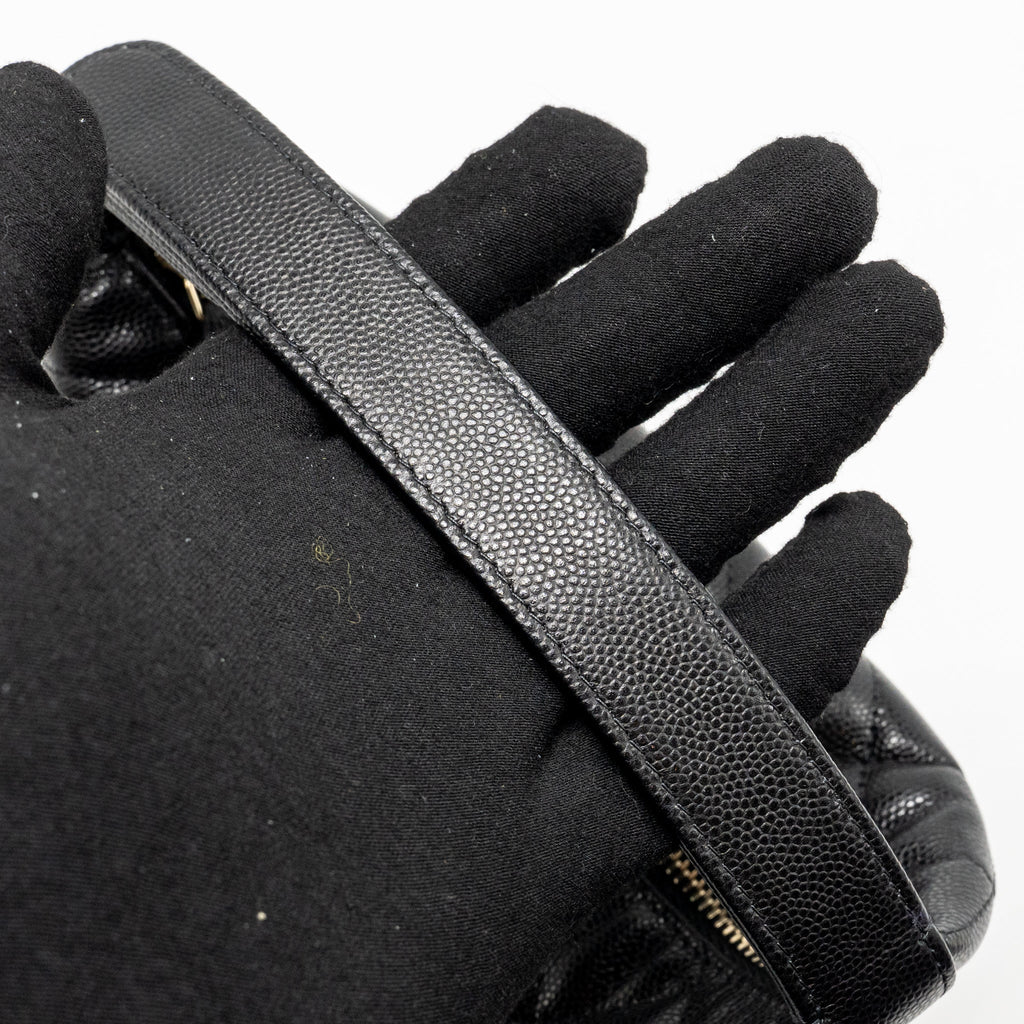 chanel-25c-detail-cc-logo-quilted-hobo-bag-caviar-black-lghwmicrochip-1