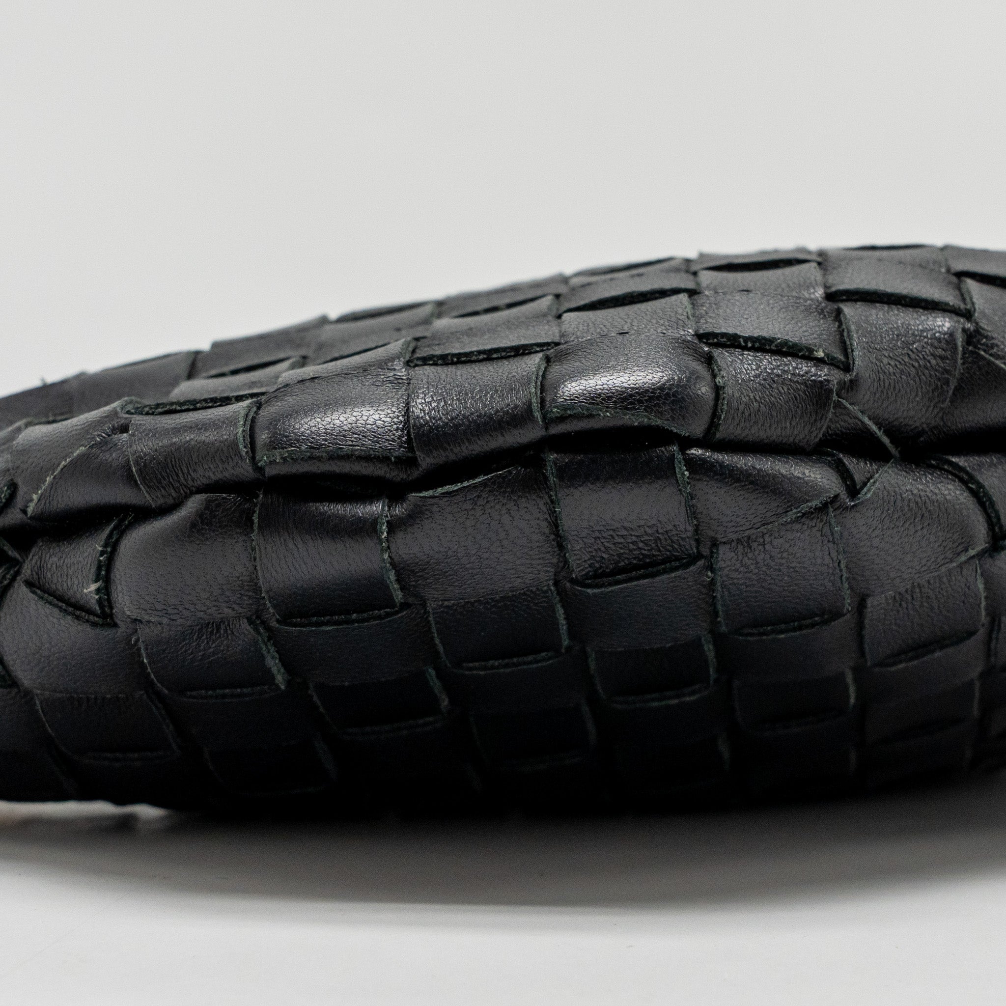 bottega-veneta-mini-turn-pouch-lambskin-black-ghw