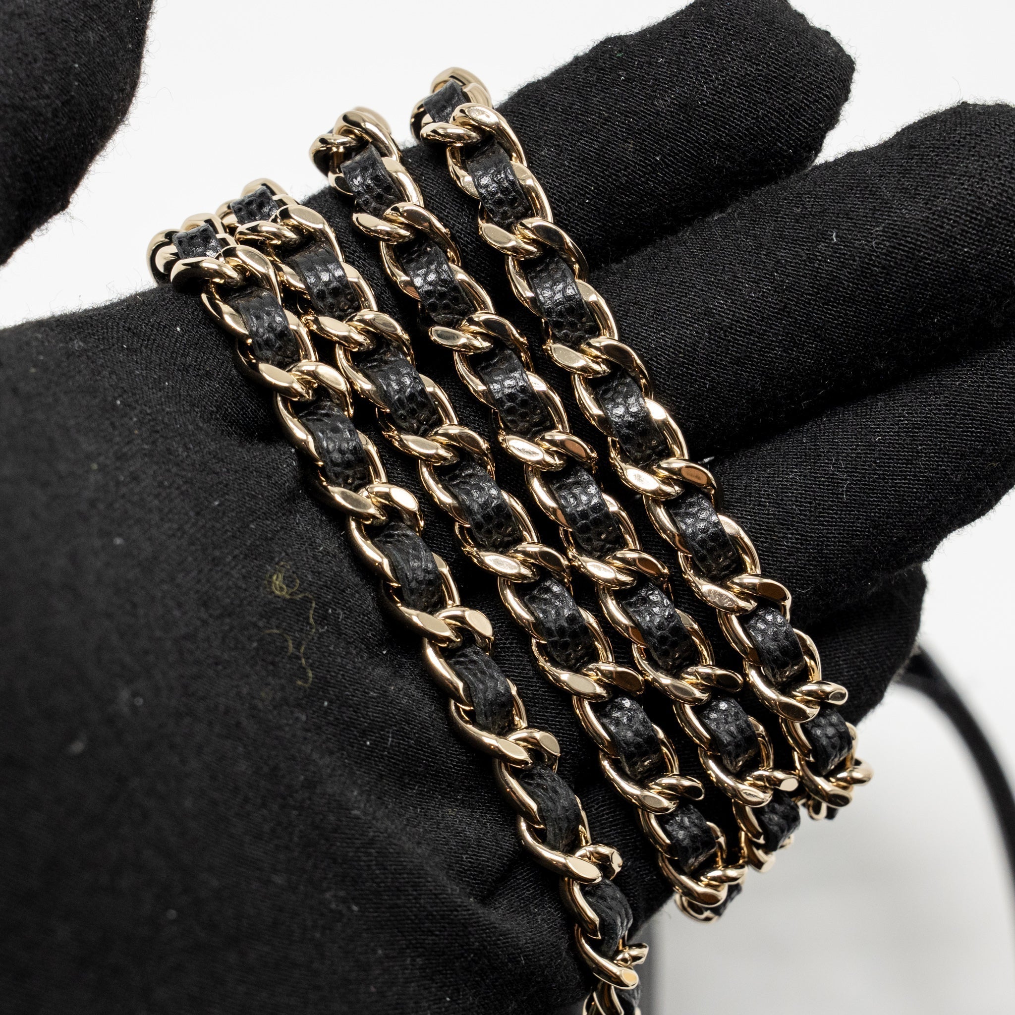 chanel-25c-detail-cc-logo-quilted-hobo-bag-caviar-black-lghwmicrochip-1