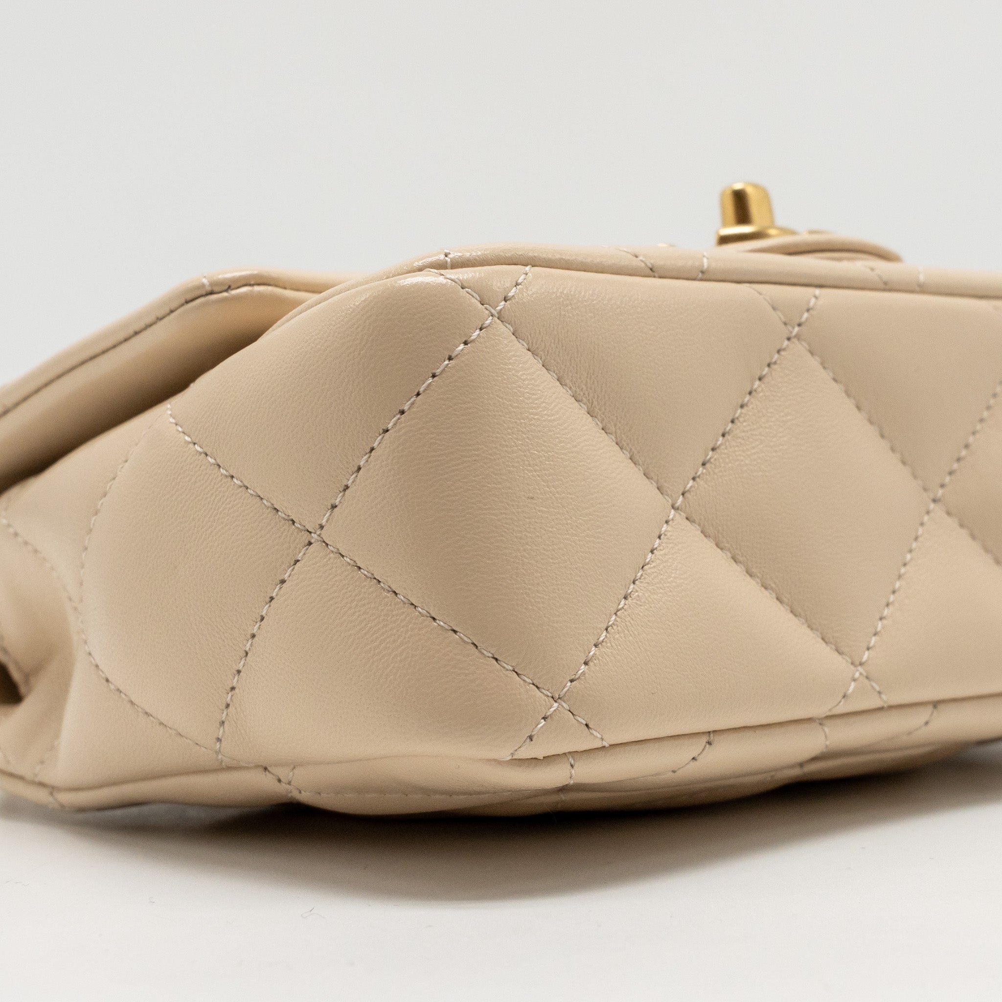 chanel-25c-coco-love-adjustable-chain-shiny-lambskin-beige-ghw-microchip-copy