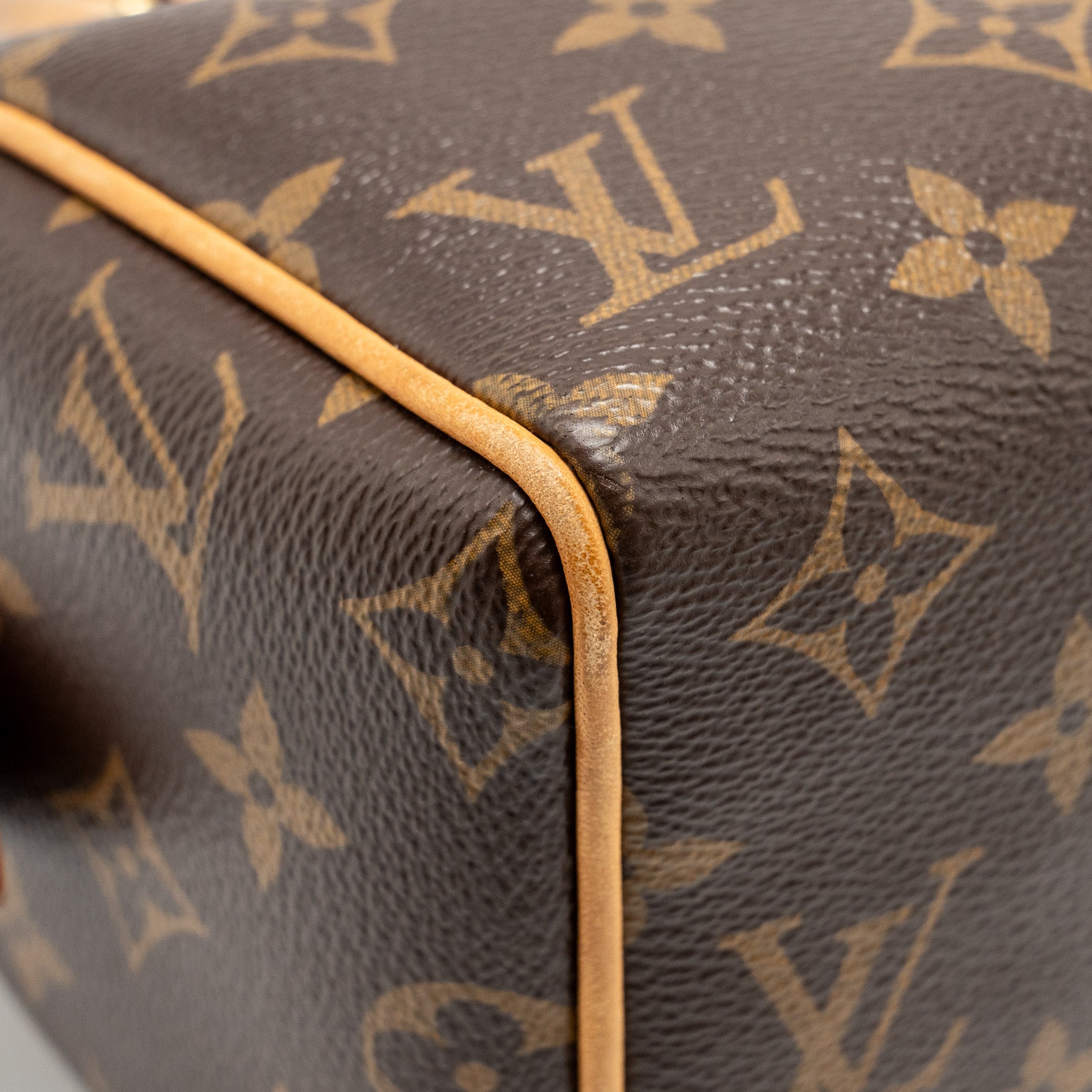 louis-vuitton-speedy-bandouliere-20-monogram-canvas-black-strap-ghw