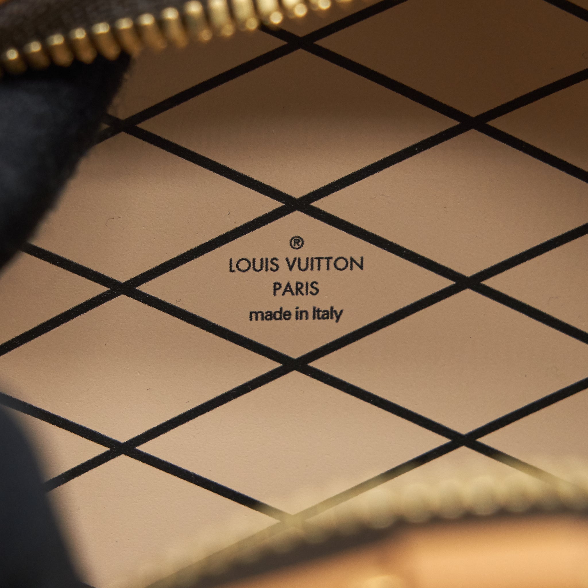 louis-vuitton-mini-boite-chapeau-crossbody-bag
