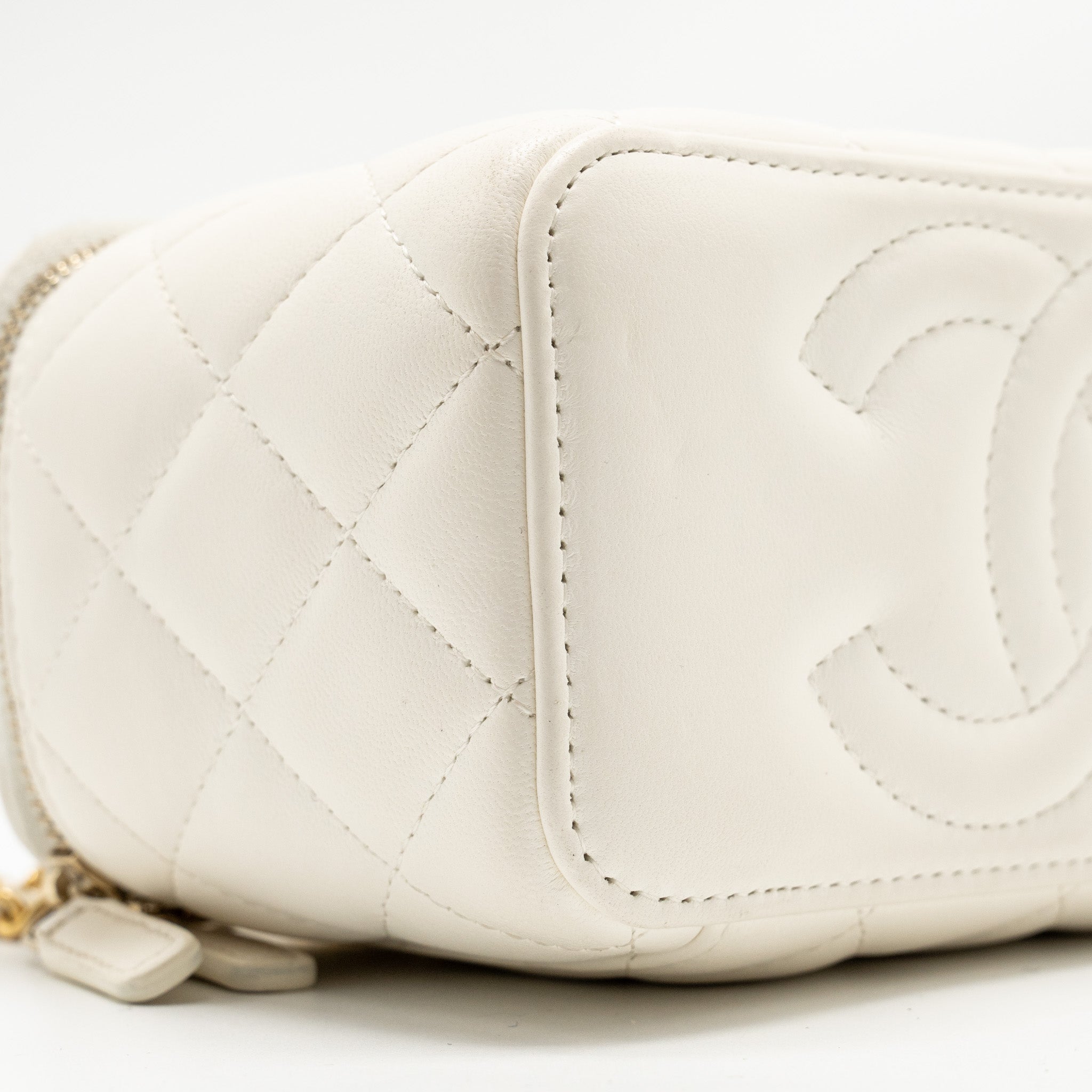 chanel-pearl-crush-long-vanity-case-lambskin-white-ghw-microchip