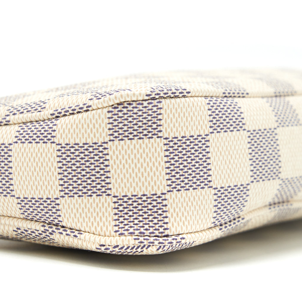 louis-vuitton-pochette-accessories-damier-azur-canvas-1