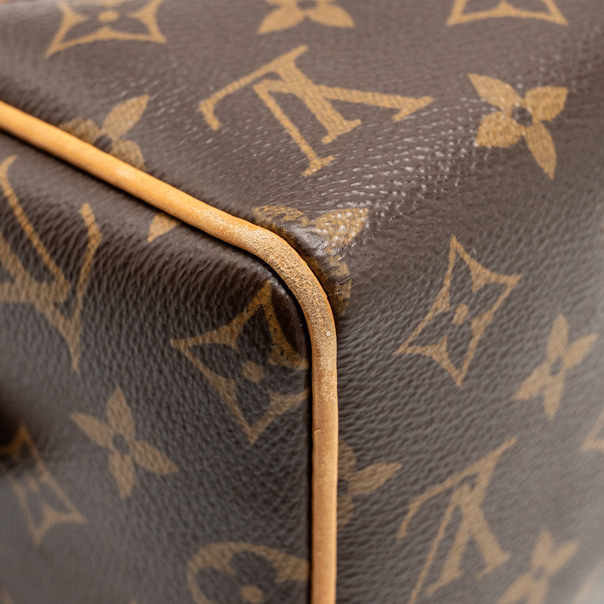 louis-vuitton-speedy-bandouliere-20-monogram-canvas-black-strap-ghw