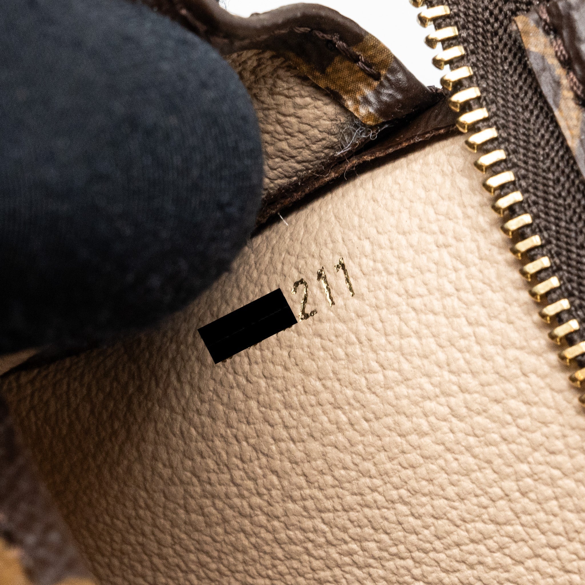 louis-vuitton-toiletry-pochette-26-monogram-canvas-ghw-10