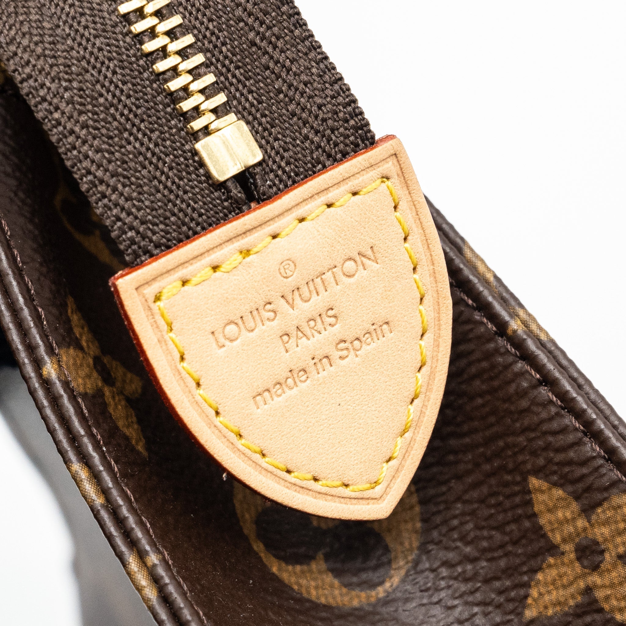 louis-vuitton-toiletry-pochette-26-monogram-canvas-ghw-10