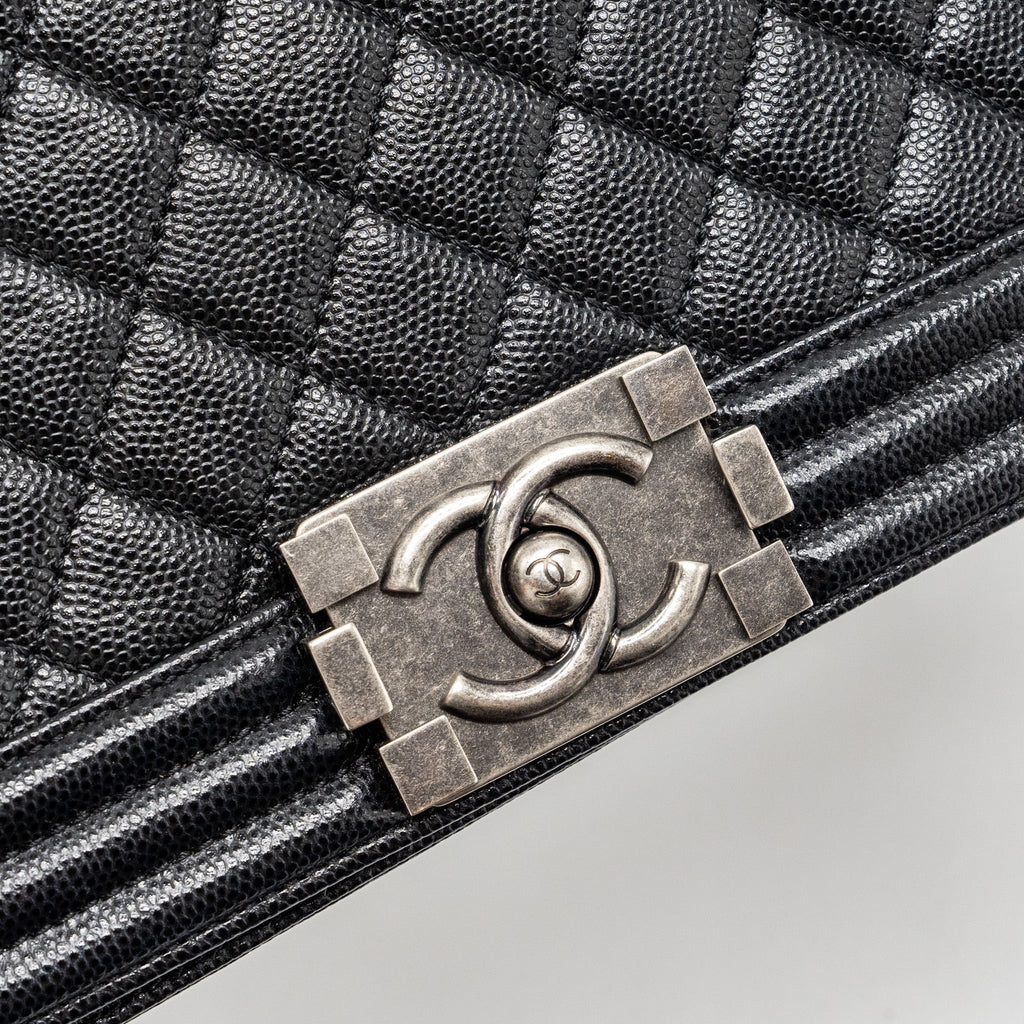 chanel-medium-boy-bag-caviar-black-ruthenium-hardware