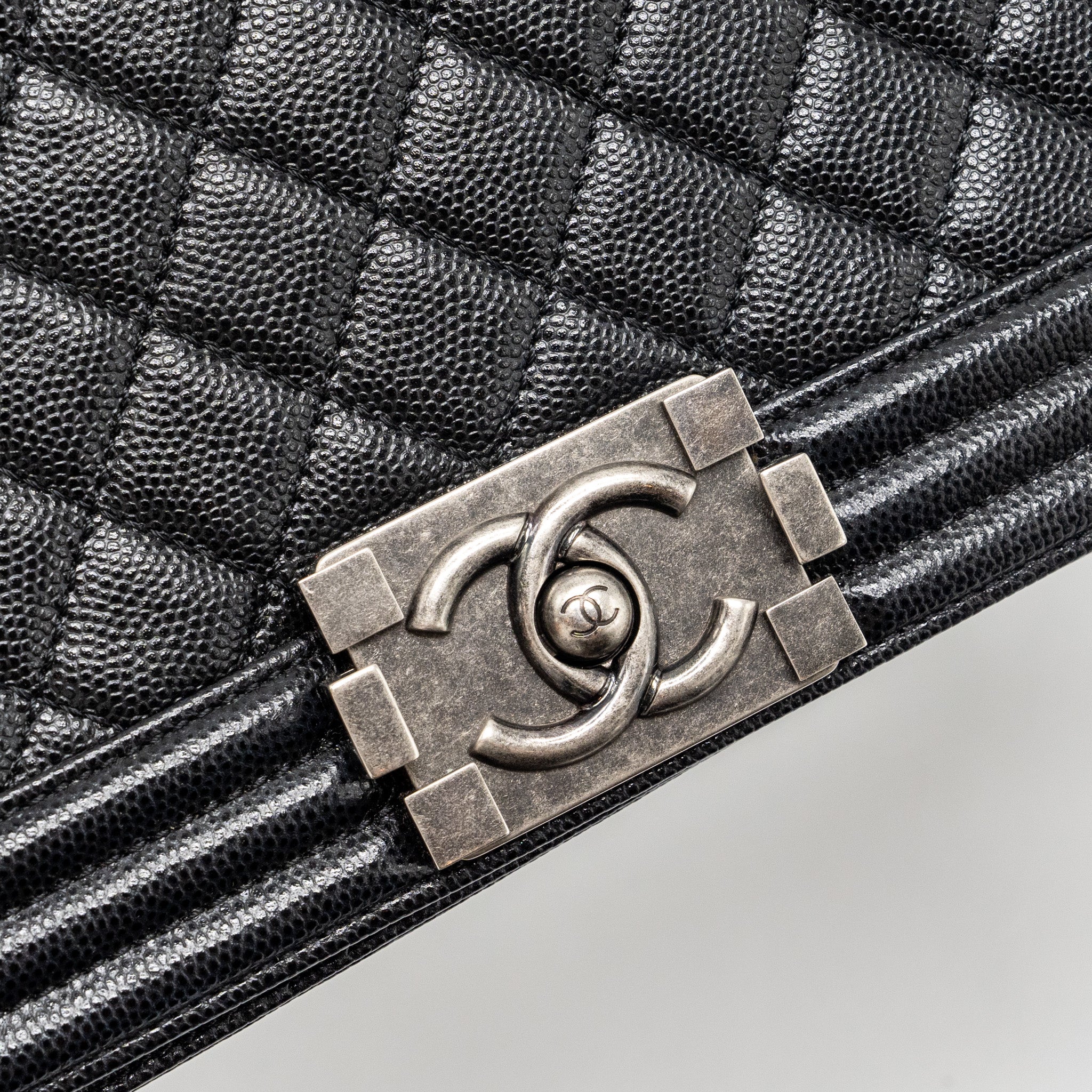 chanel-medium-boy-bag-caviar-black-ruthenium-hardware