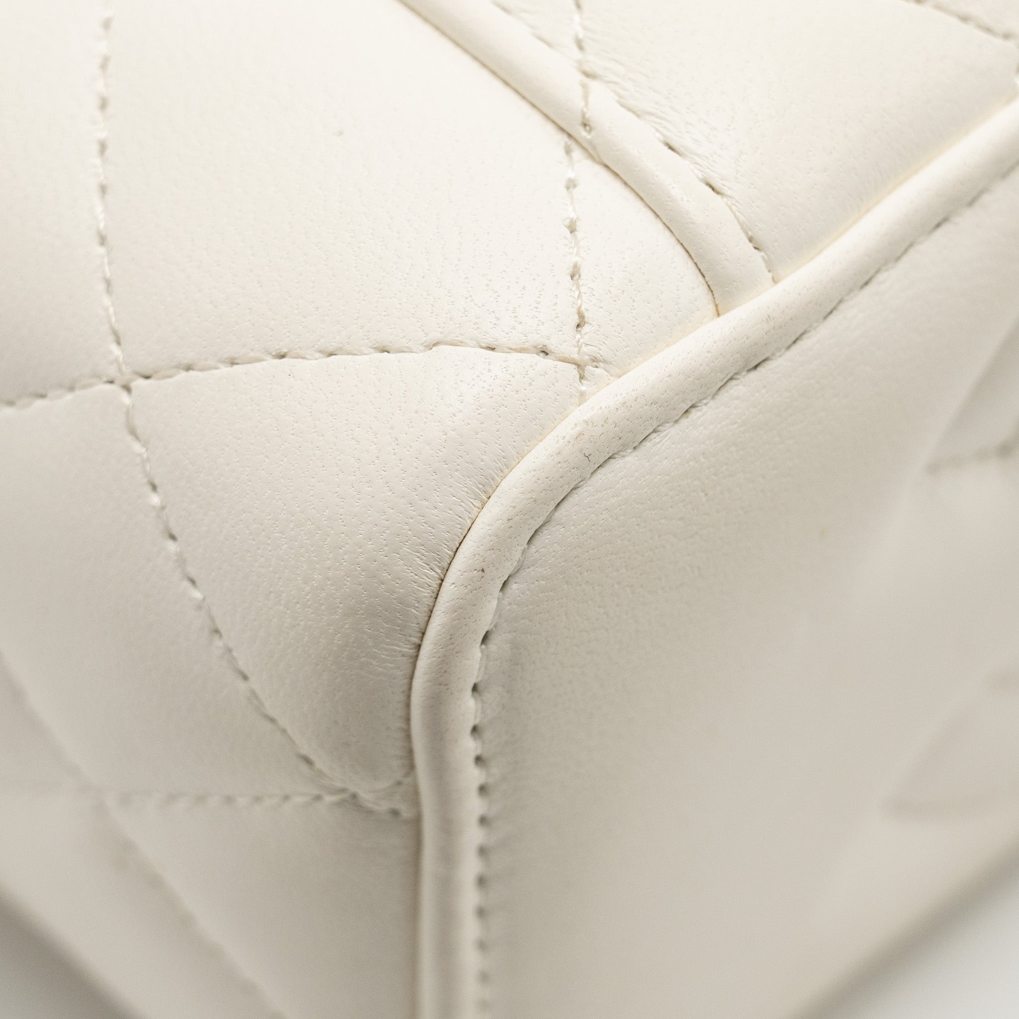 chanel-pearl-crush-long-vanity-case-lambskin-white-ghw-microchip