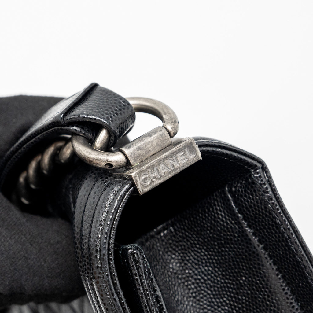 chanel-medium-boy-bag-caviar-black-ruthenium-hardware