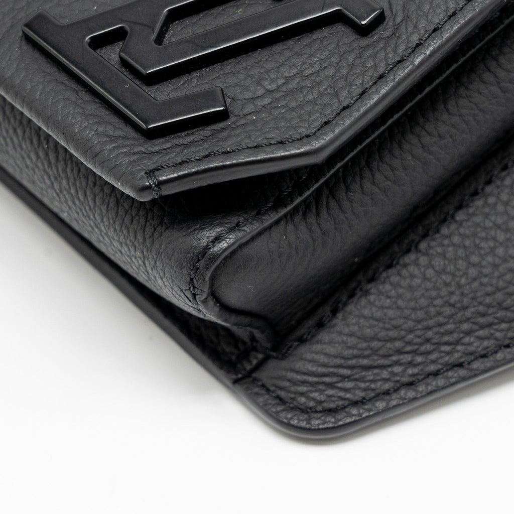 louis-vuitton-aerogram-takeoff-sling-black-grained-calfskin-black-hardware