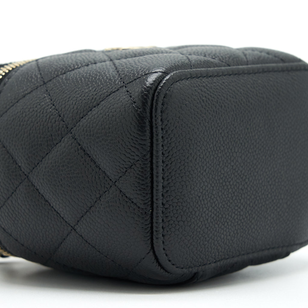 chanel-22s-detailed-logo-mini-vanity-with-chain-caviar-black-lghw