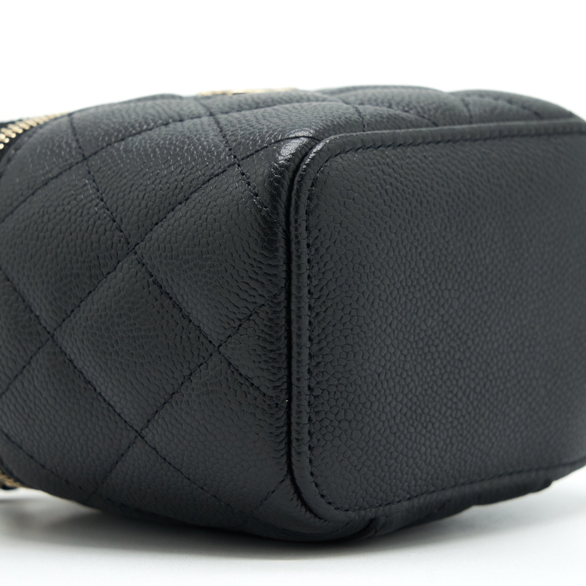 chanel-22s-detailed-logo-mini-vanity-with-chain-caviar-black-lghw