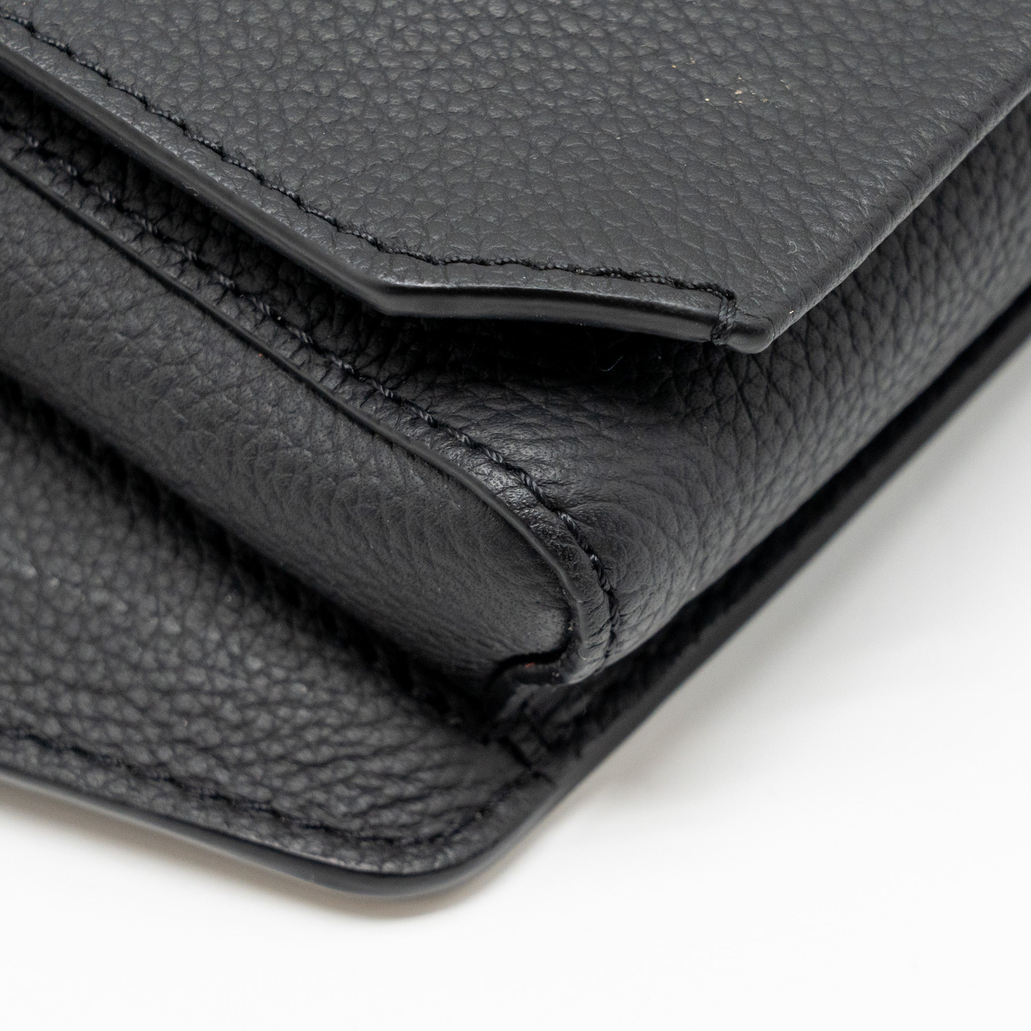 louis-vuitton-aerogram-takeoff-sling-black-grained-calfskin-black-hardware