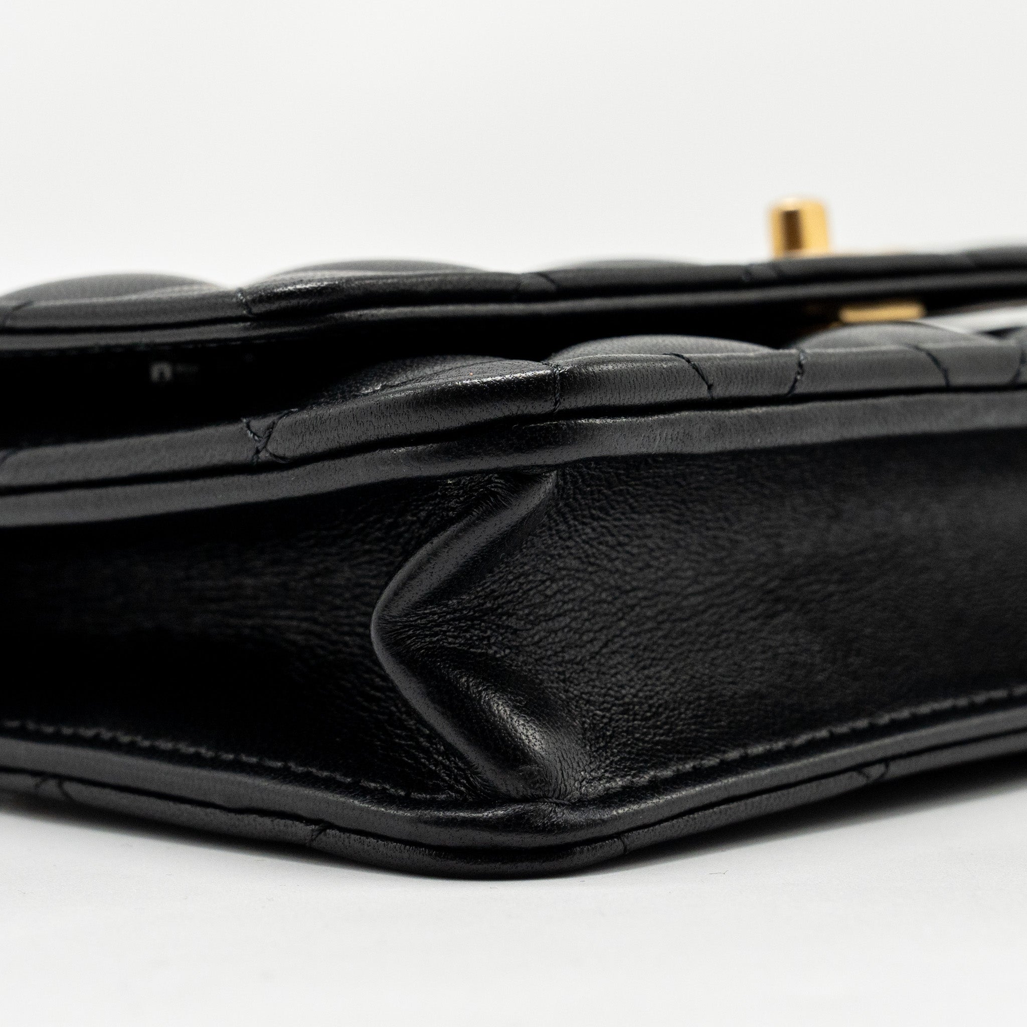 chanel-pearl-crush-wallet-on-chain-lambskin-black-ghw-microchip-copy-3