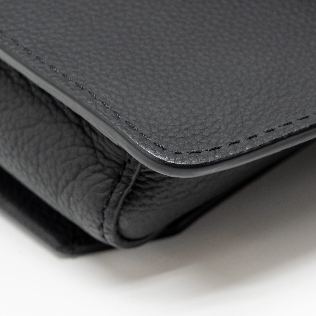 louis-vuitton-aerogram-takeoff-sling-black-grained-calfskin-black-hardware