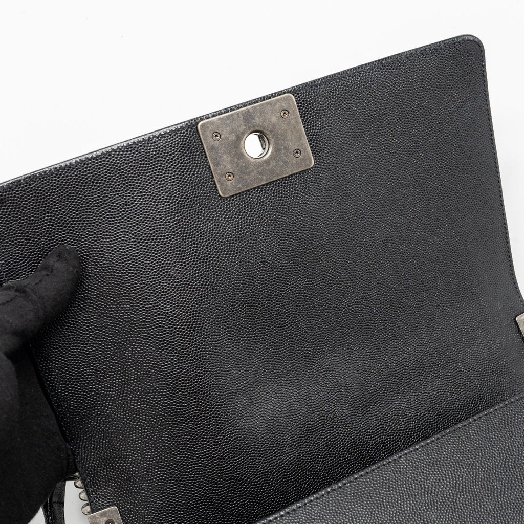 chanel-medium-boy-bag-caviar-black-ruthenium-hardware