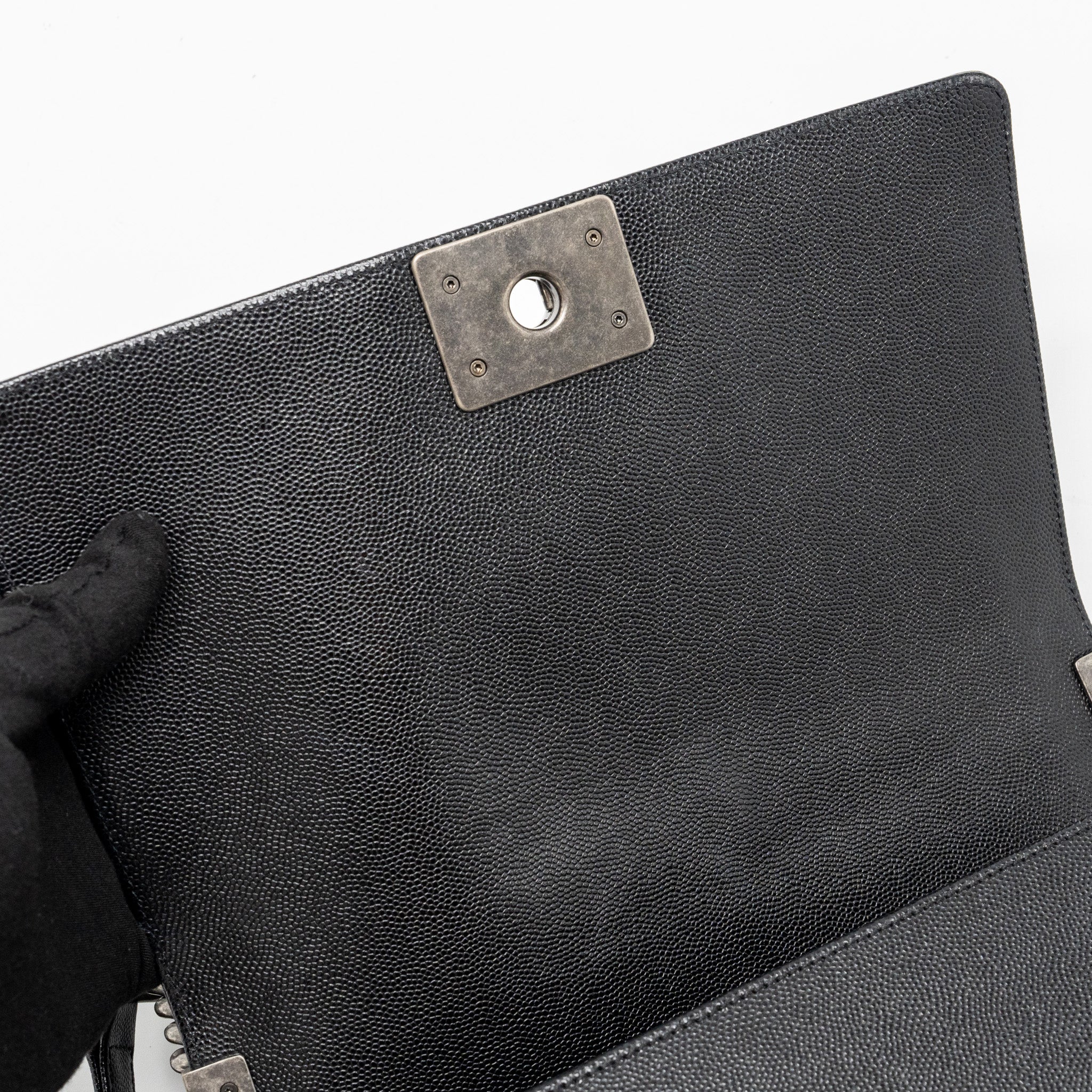 chanel-medium-boy-bag-caviar-black-ruthenium-hardware