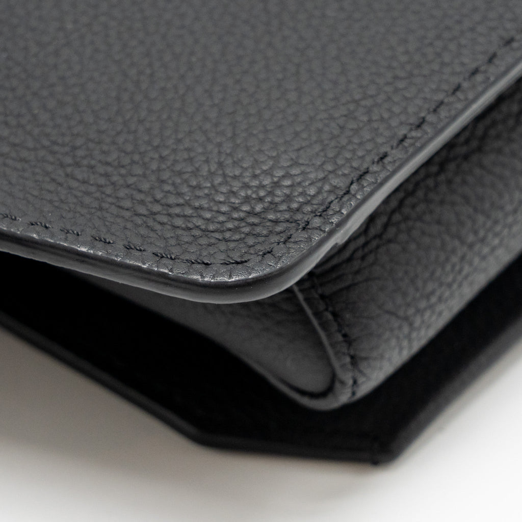 louis-vuitton-aerogram-takeoff-sling-black-grained-calfskin-black-hardware