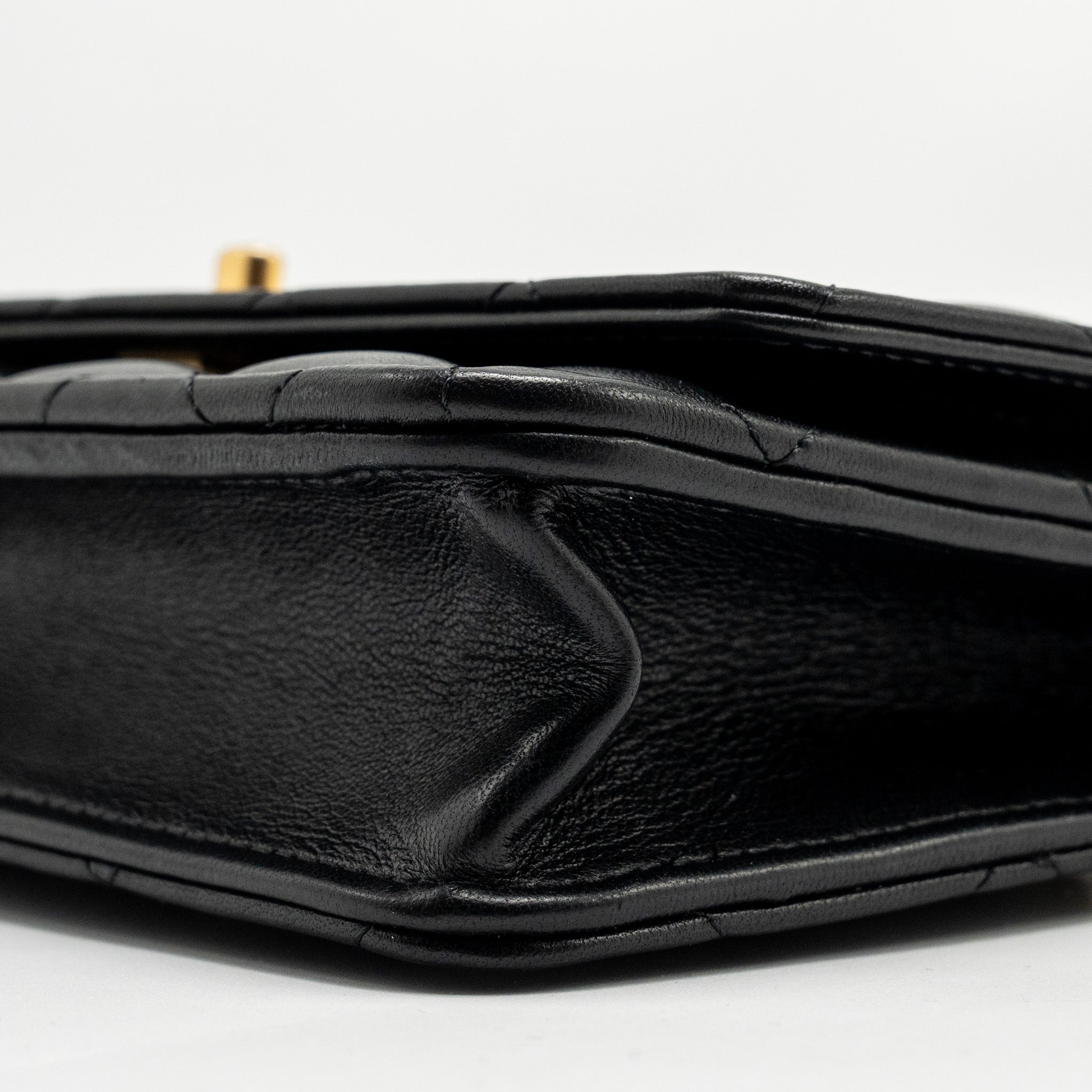 chanel-pearl-crush-wallet-on-chain-lambskin-black-ghw-microchip-copy-3