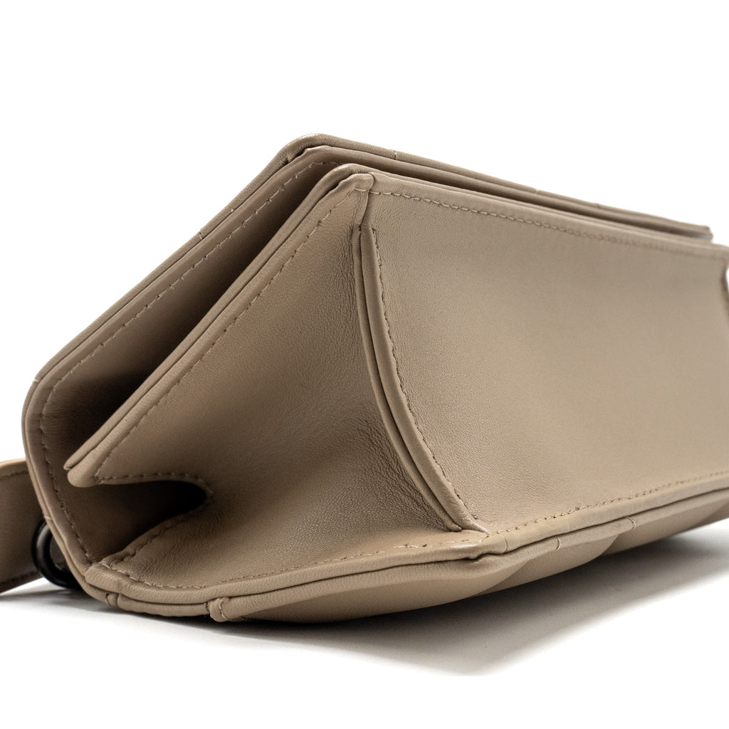 dior-30-montaigne-pouch-with-shoulder-strap-lambskin-beige-black-hardware-copy