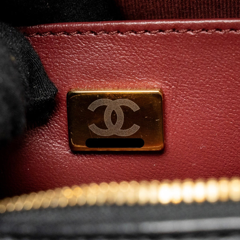 chanel-22s-heart-bag-lambskin-black-lghw-microchip-3