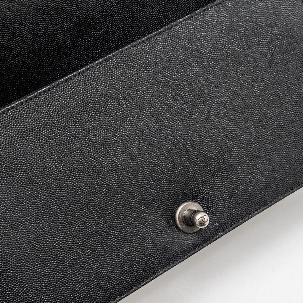 chanel-medium-boy-bag-caviar-black-ruthenium-hardware