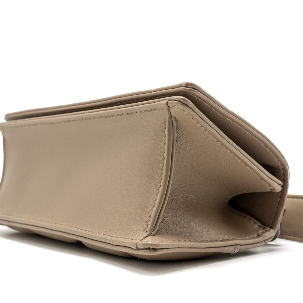 dior-30-montaigne-pouch-with-shoulder-strap-lambskin-beige-black-hardware-copy