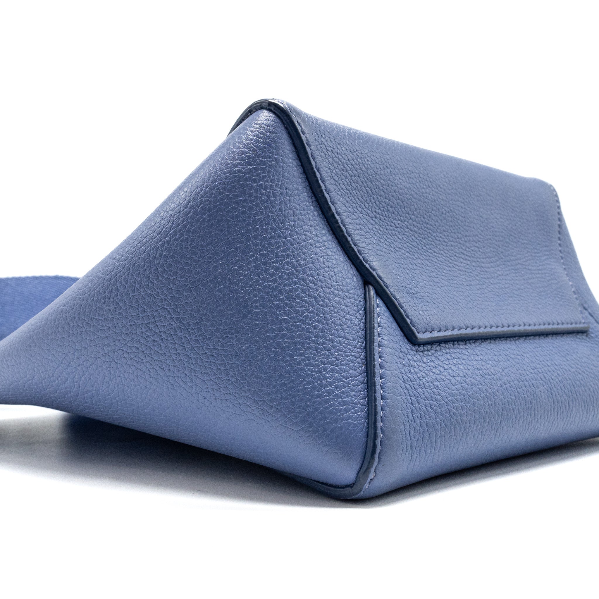 celine-sangle-bucket-bag-calfskin-light-shw