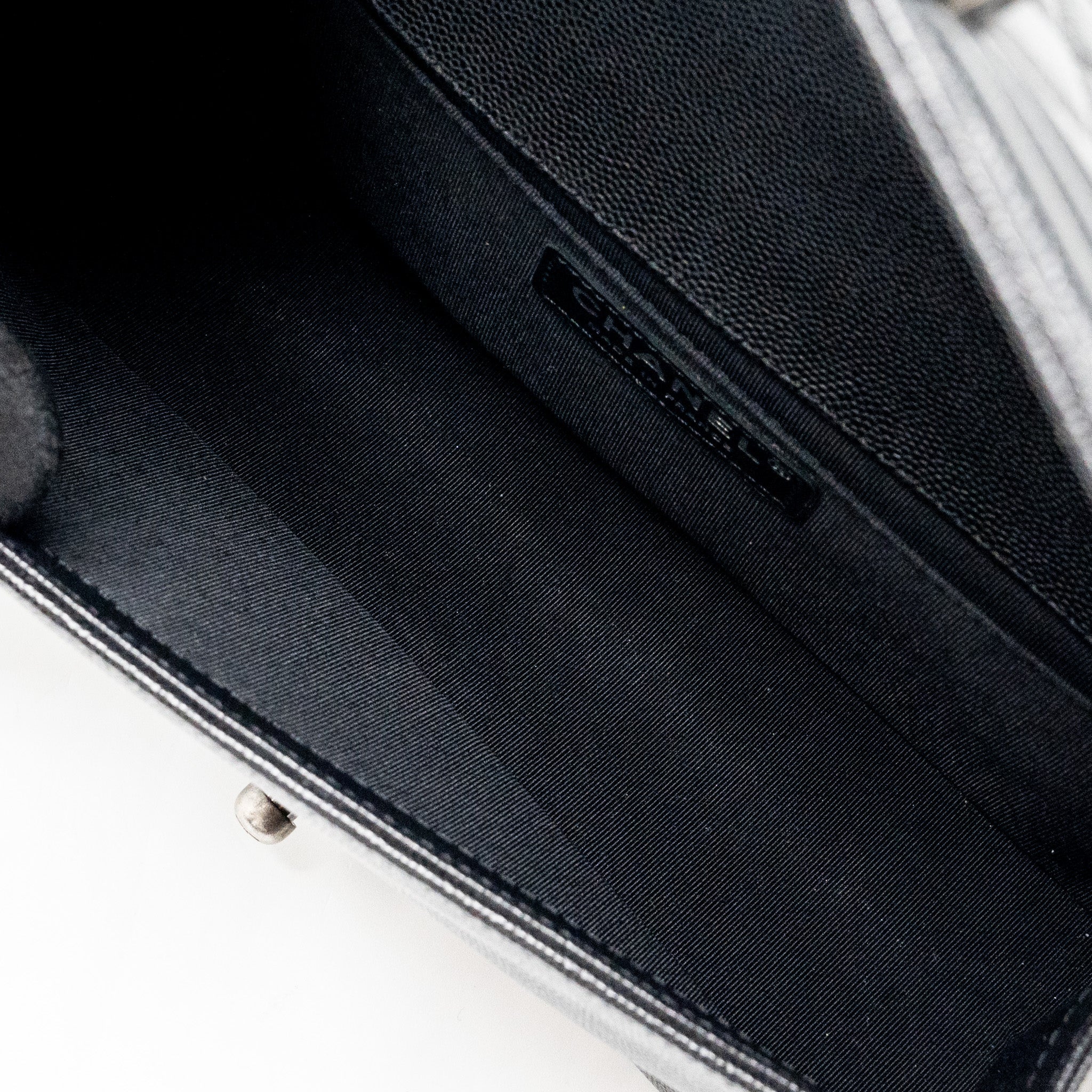 chanel-medium-boy-bag-caviar-black-ruthenium-hardware