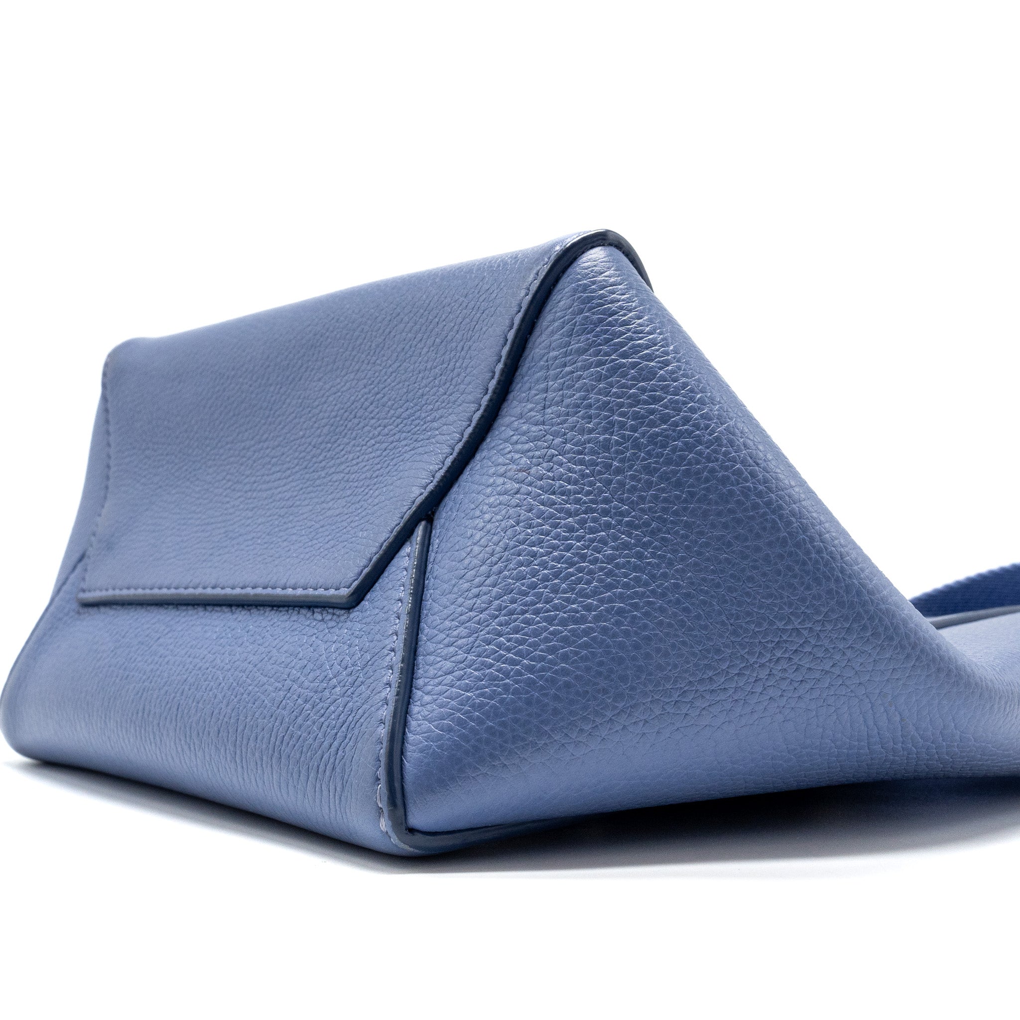 celine-sangle-bucket-bag-calfskin-light-shw