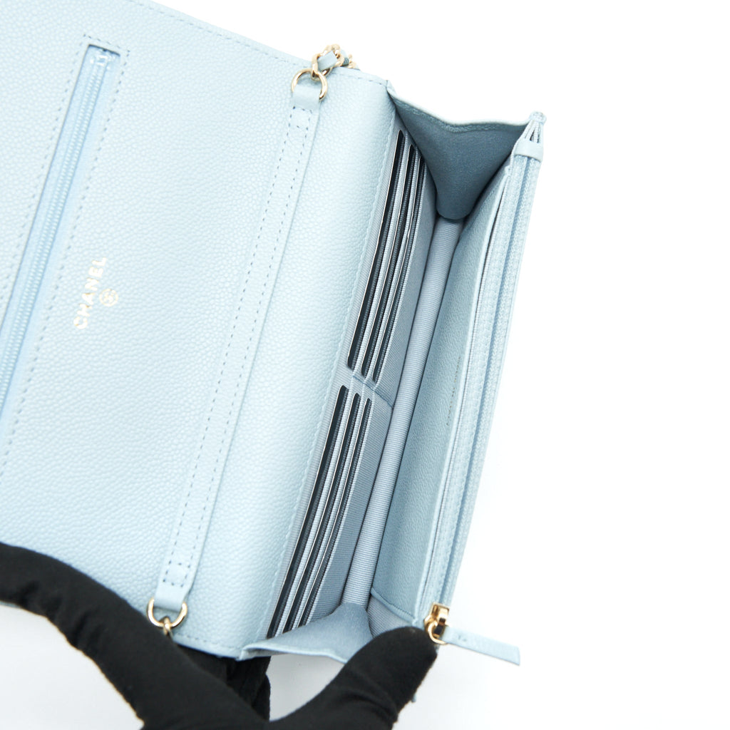 chanel-22p-wallet-on-chain-with-cc-logo-chain-caviar-light-blue-lghw