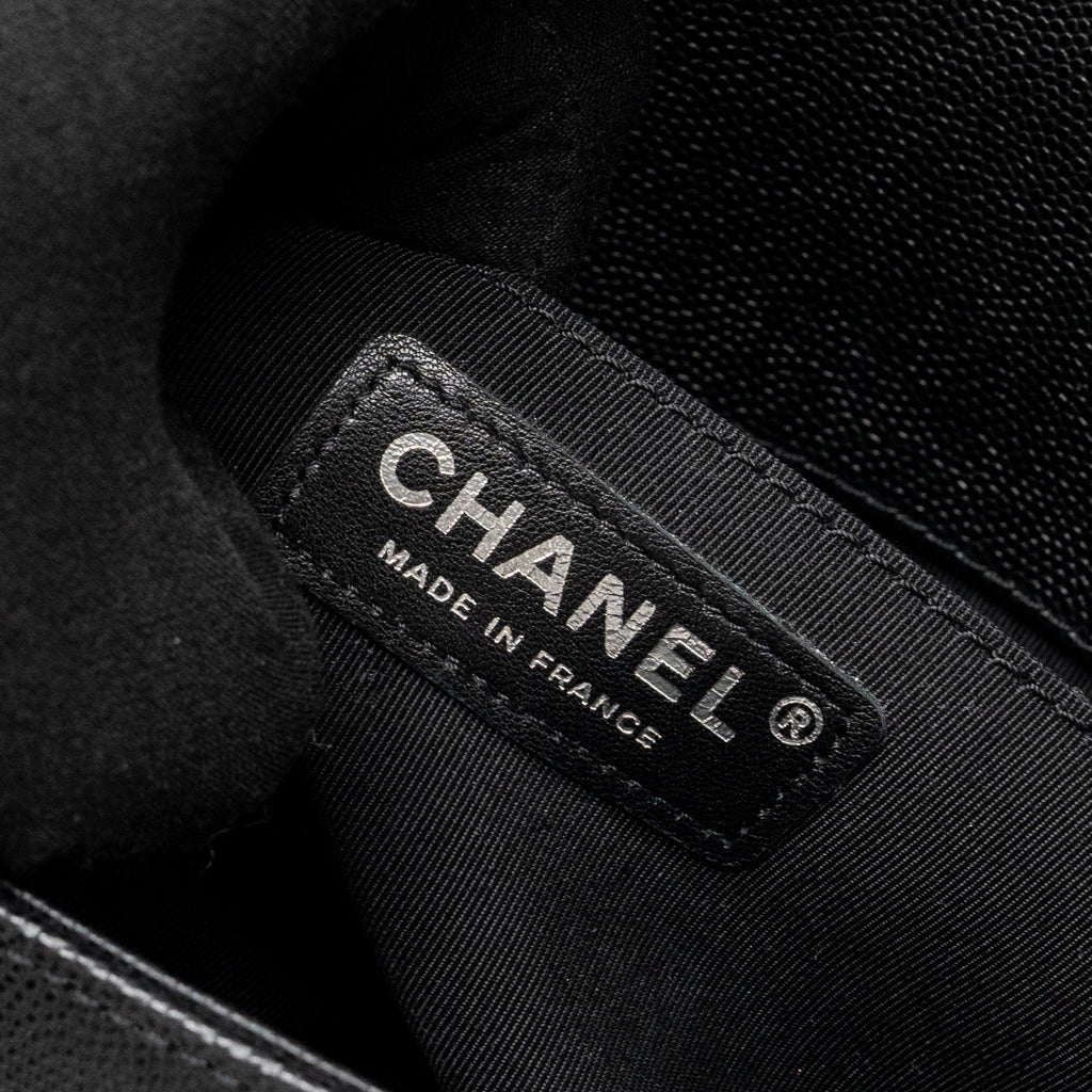 chanel-medium-boy-bag-caviar-black-ruthenium-hardware