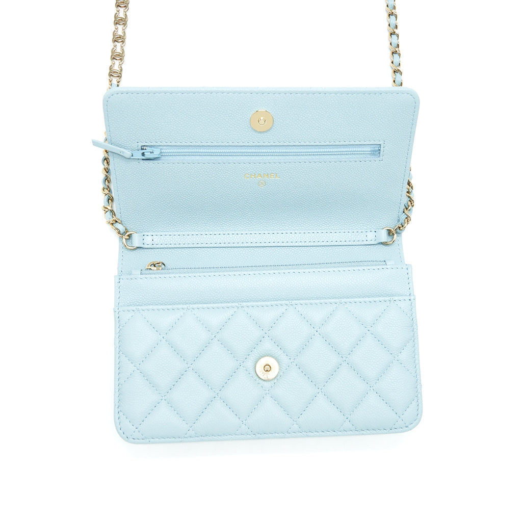 chanel-22p-wallet-on-chain-with-cc-logo-chain-caviar-light-blue-lghw