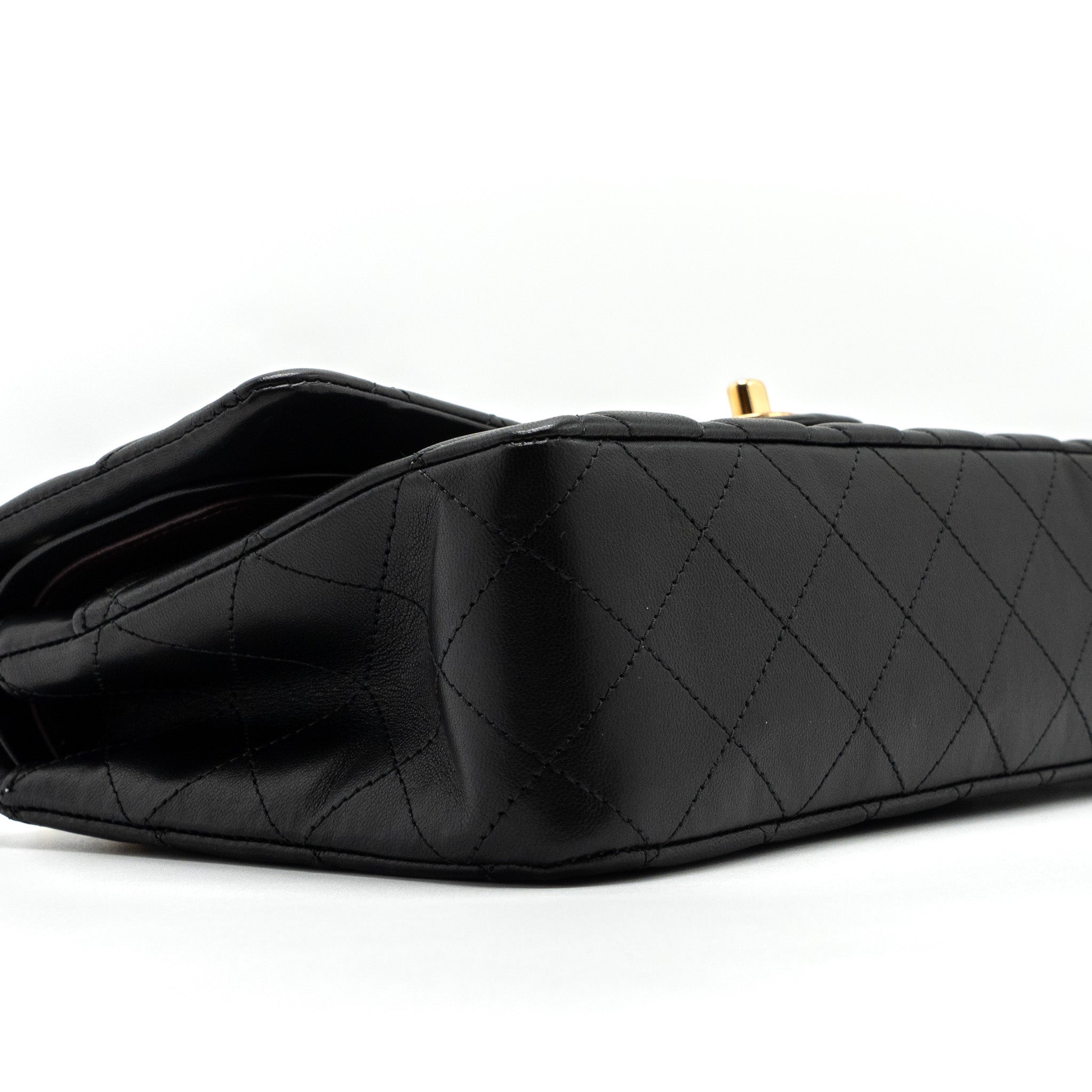 chanel-medium-classic-flap-bag-lambskin-black-with-ghw