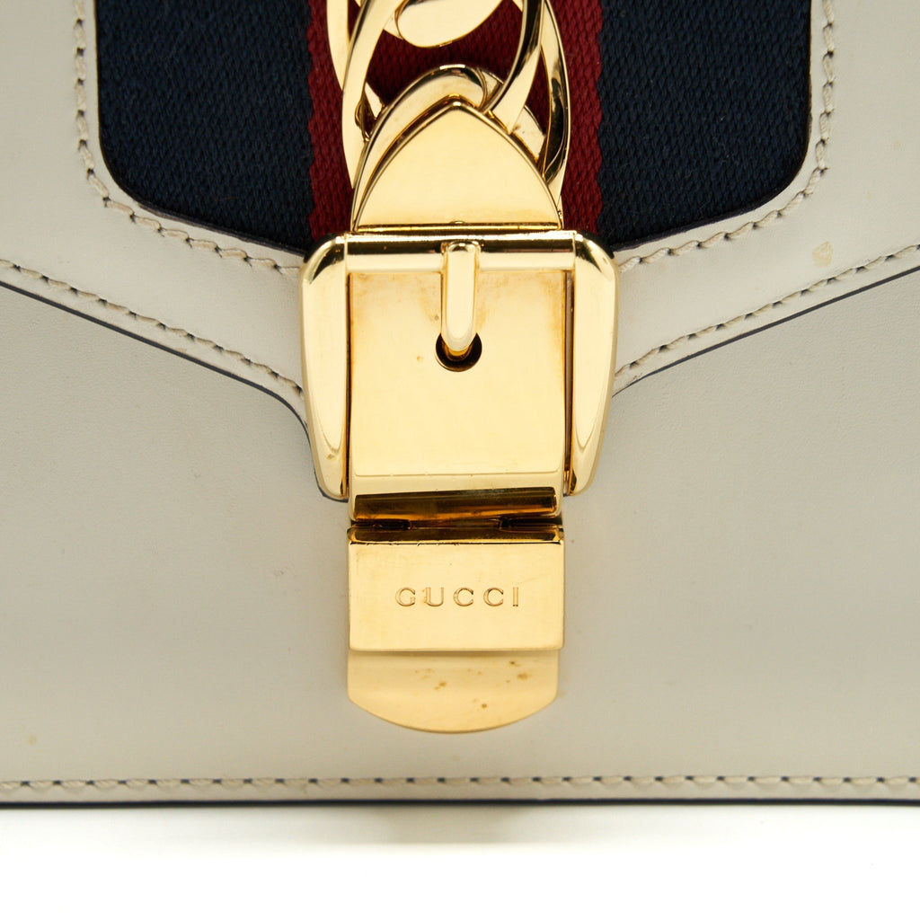 gucci-mini-sylvie-crossbody-chain-bag-white
