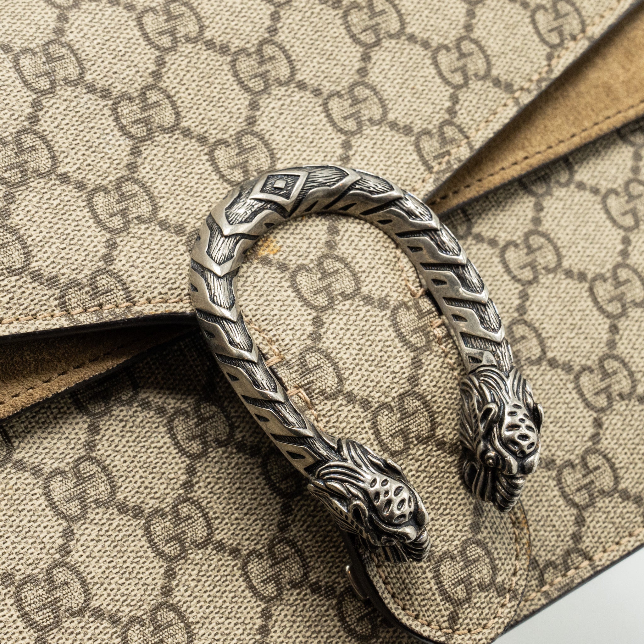 gucci-dionysus-gg-shoulder-bag-gg-supreme-canvas-suede-leather-beige-shw