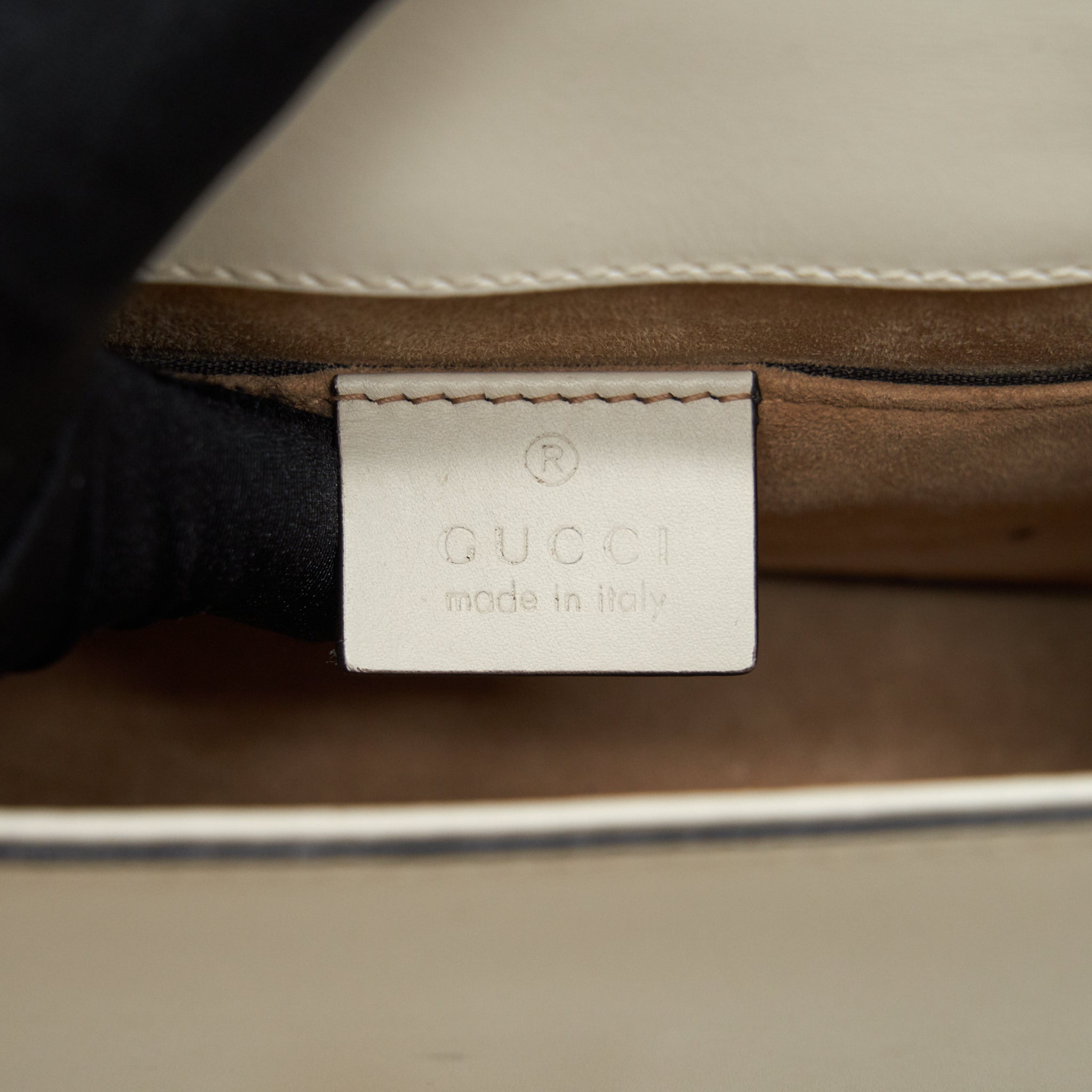 gucci-mini-sylvie-crossbody-chain-bag-white