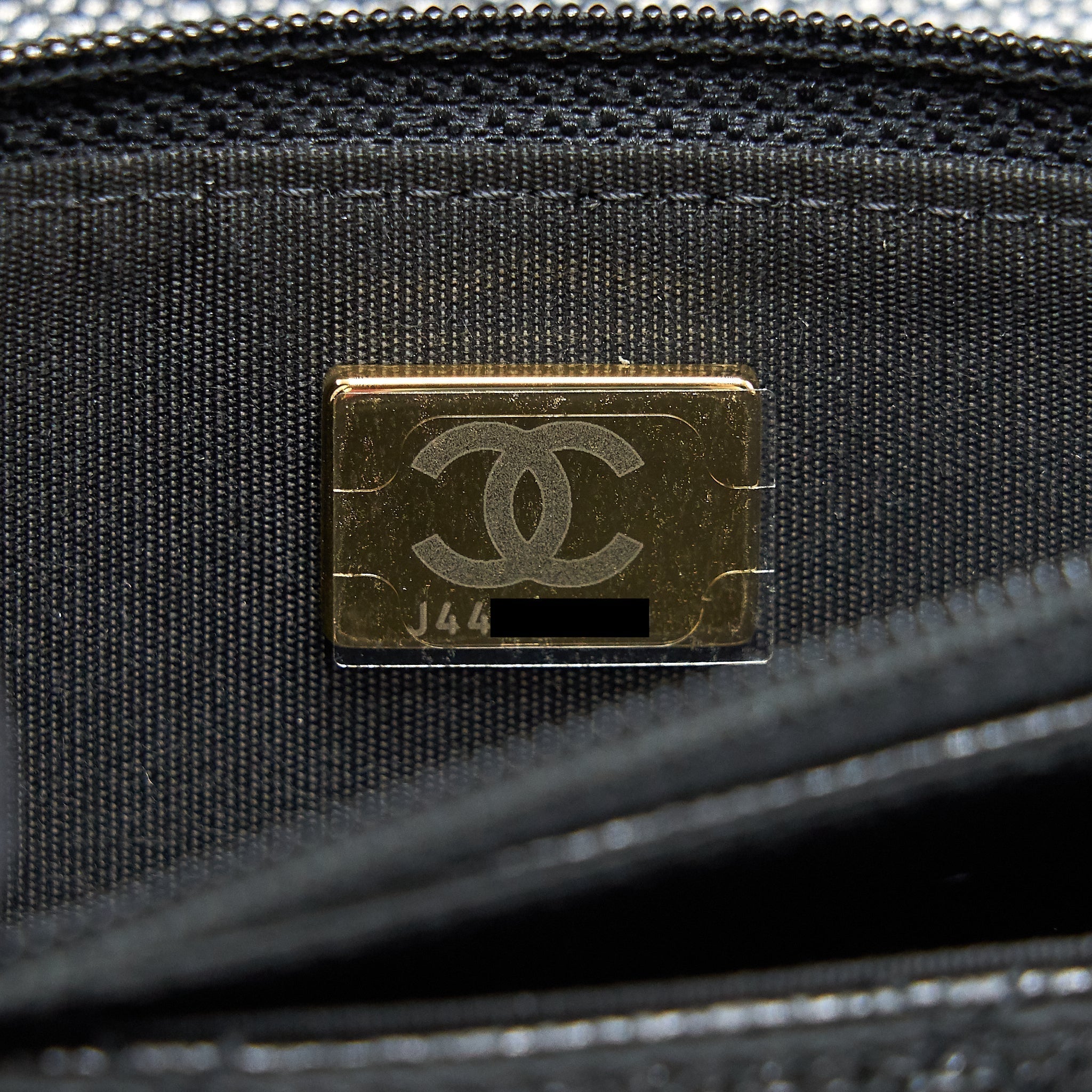 chanel-21a-coco-letter-wallet-on-chain-black-caviar-ghw